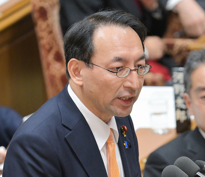 質問する西園氏＝20日　衆院予算委