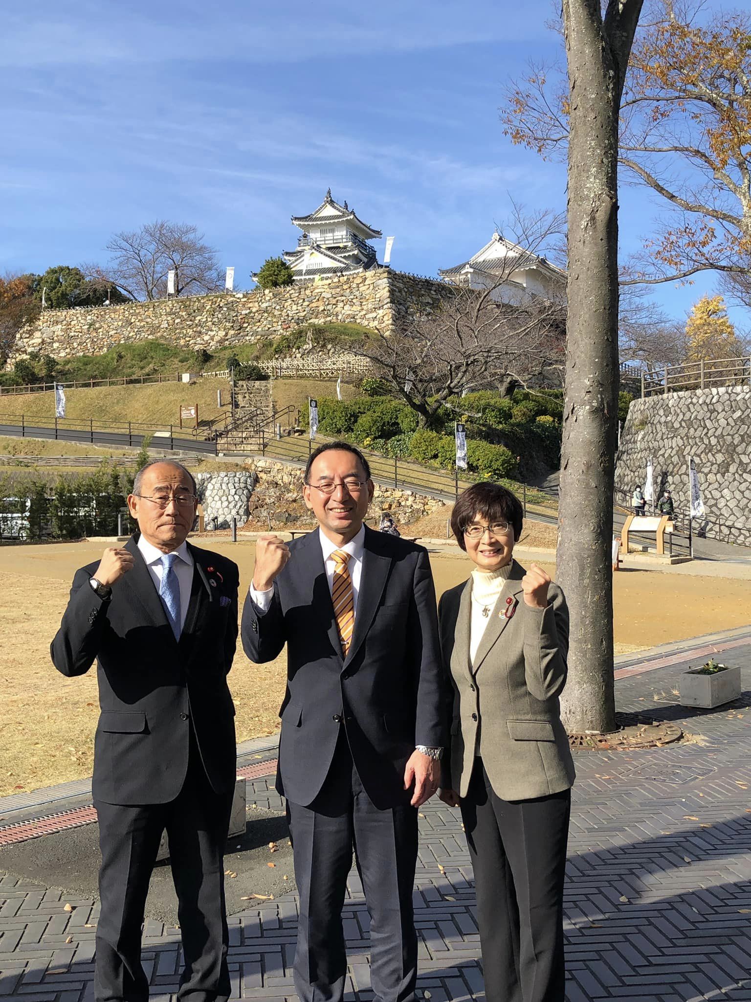 幸田恵里子市議と一緒に浜松市内を回り、委員会前の黒田豊市議と