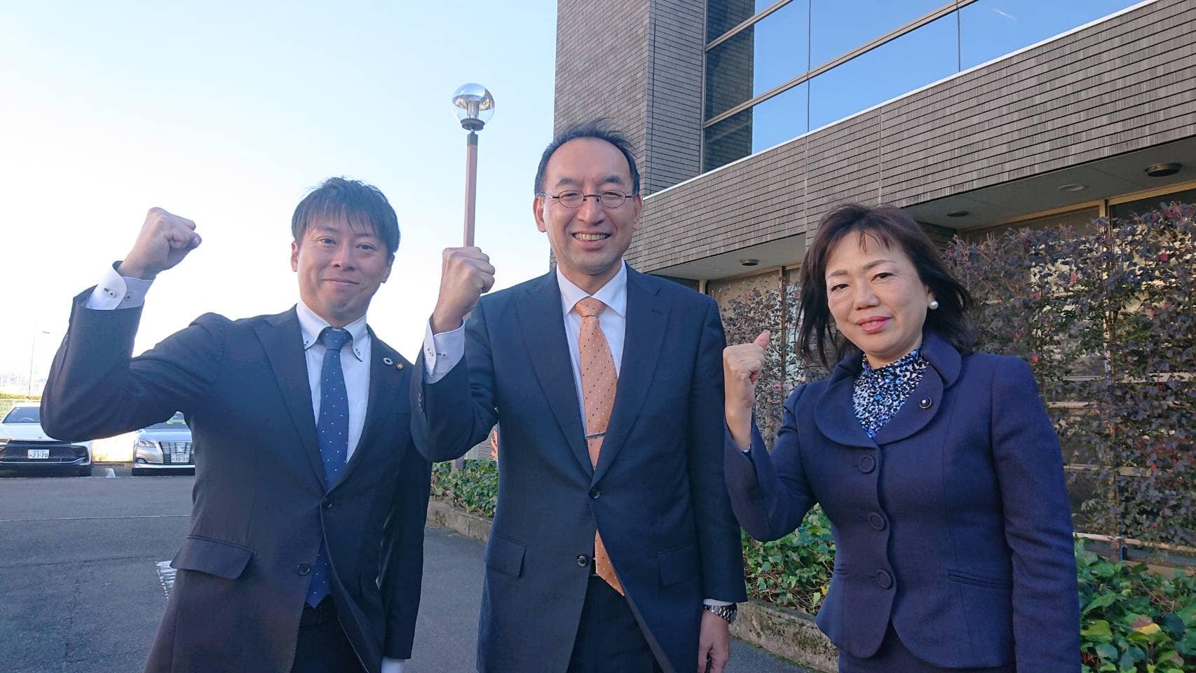 友党・自由民主党の 西原明美 県議、山川智己 市議、公明党の 大石保幸 市議、山本信行 市議と一緒に藤枝市内