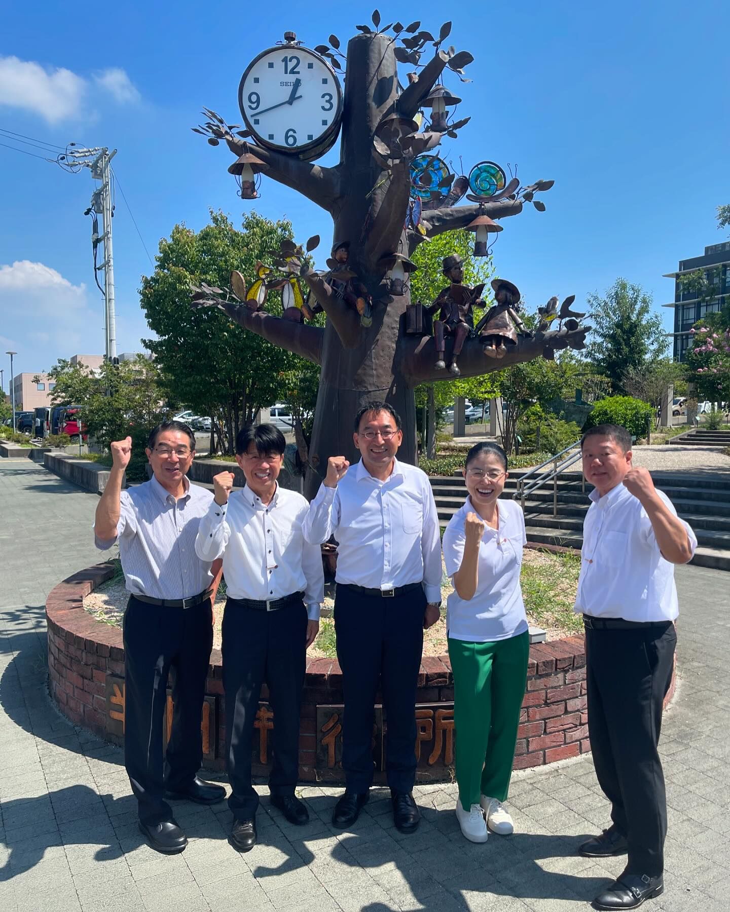 公明党の 山田清一 市議、坂井美穂 市議、麻生七海 市議、そして山本半治 前市議と打ち合わせ