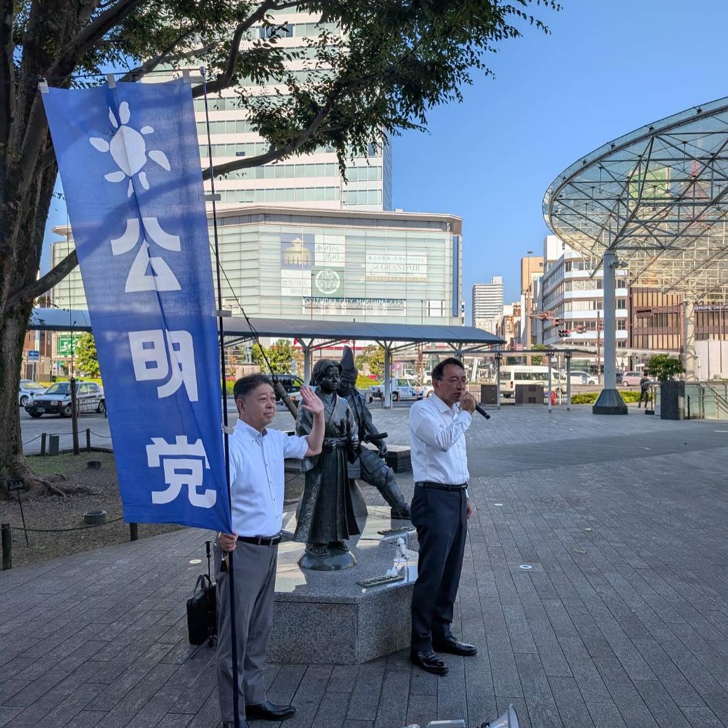 山本彰彦 県議、長島強 市議とともにに、月曜日恒例の静岡駅北口前での街頭演説