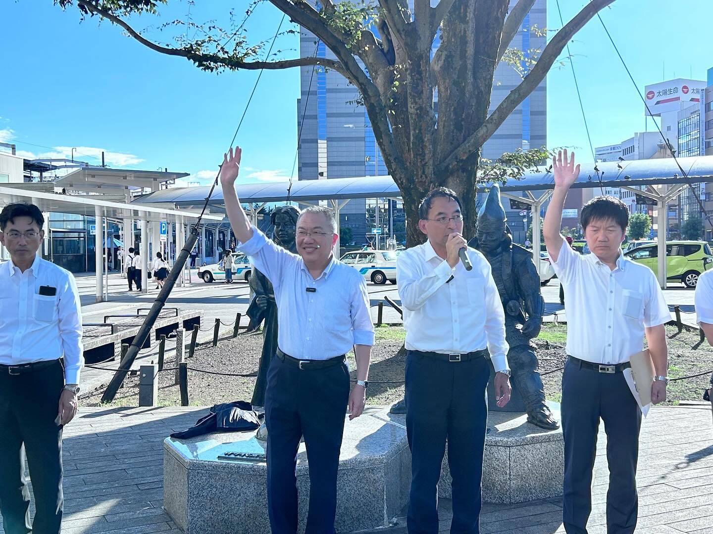 中川康洋 衆院議員と一緒に静岡駅北口前で街頭演説