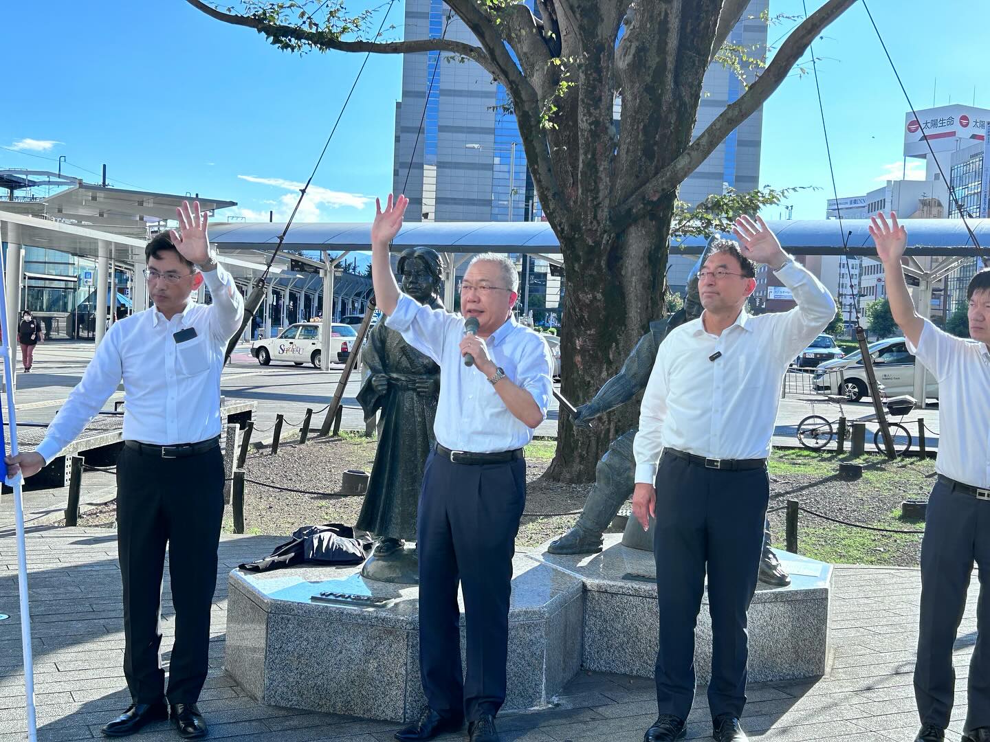 中川康洋 衆院議員と一緒に静岡駅北口前で街頭演説