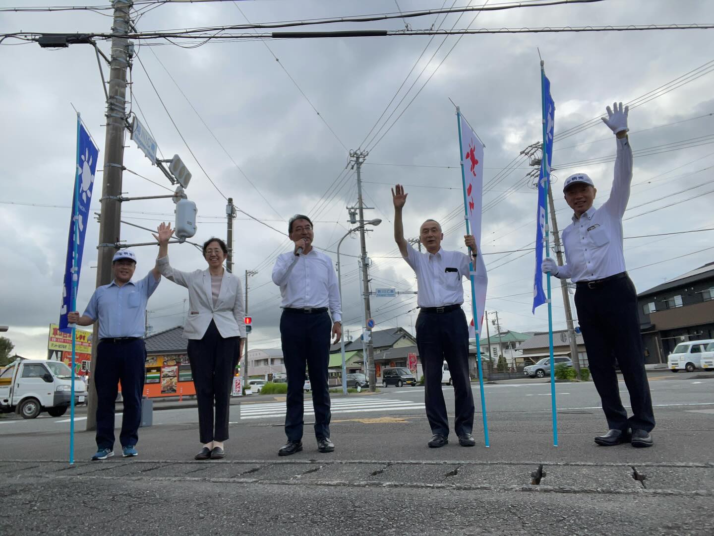 浜松、磐田、御厨、袋井の各駅前で、湖西市、菊川市内の交差点にて街頭演説
