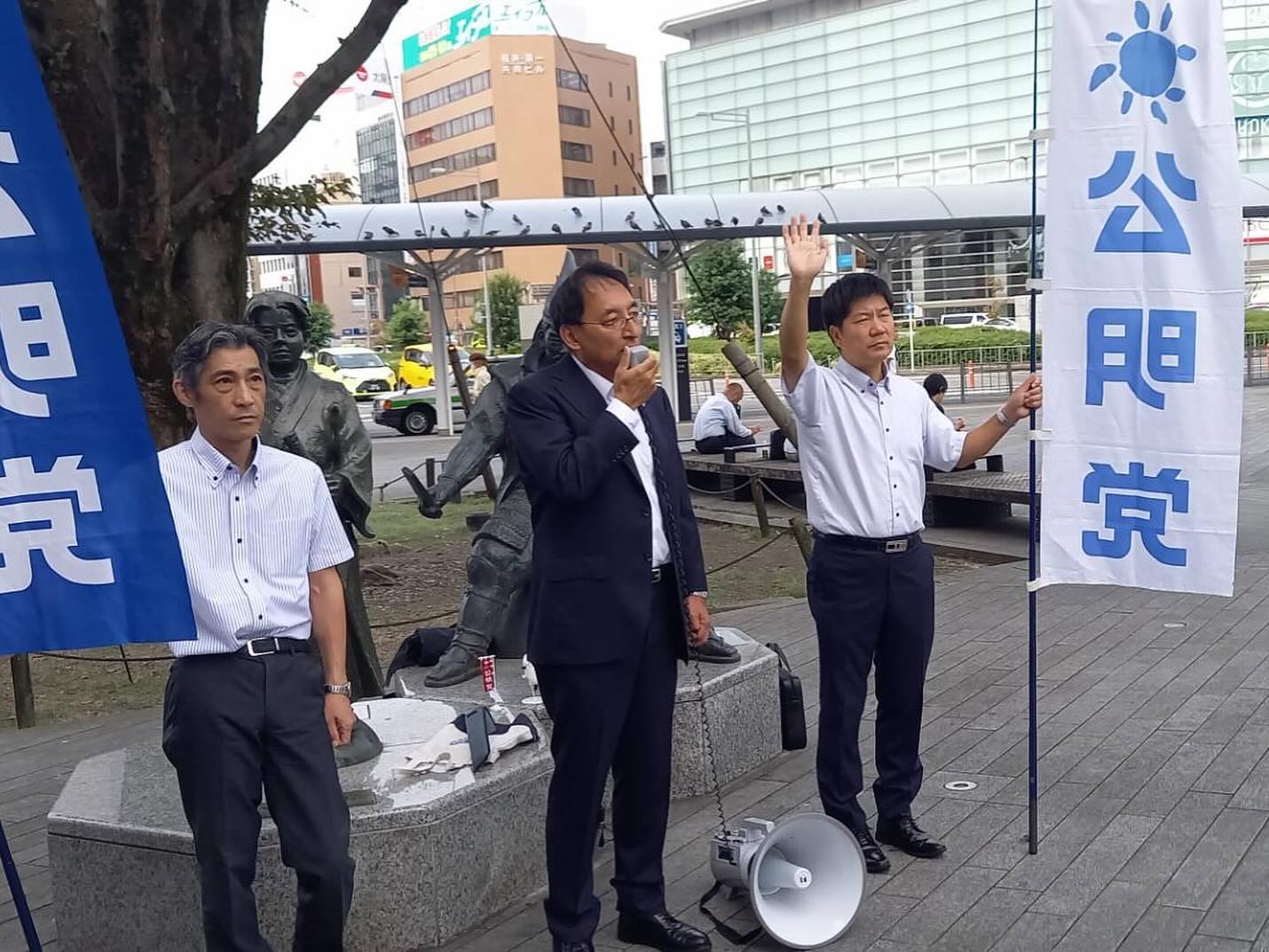牧野正史 県議、井上智仁 市議、加藤博男 市議と一緒に、静岡駅北口前で街頭演