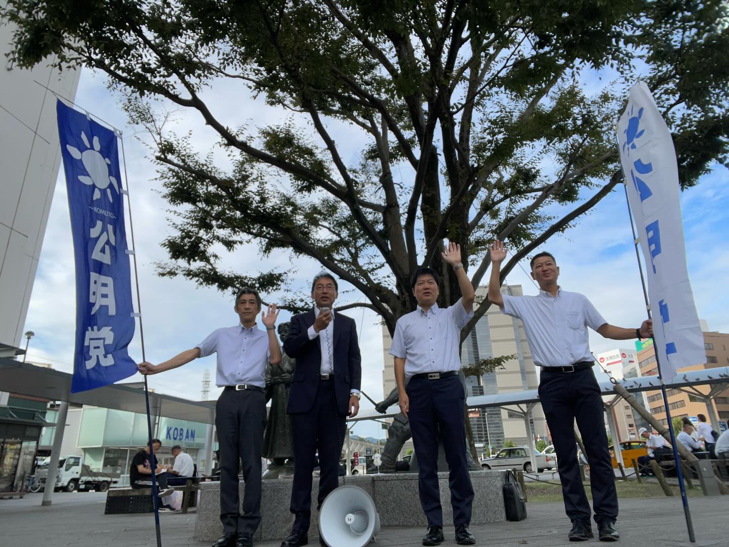 牧野正史 県議、井上智仁 市議、加藤博男 市議と一緒に、静岡駅北口前で街頭演
