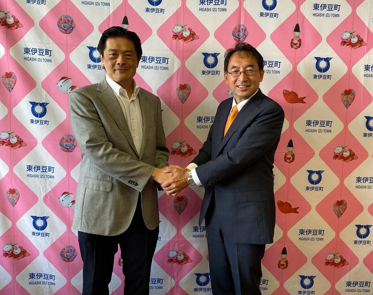 栗原京子 町議と共に、岩井茂樹 東伊豆町長にご挨拶