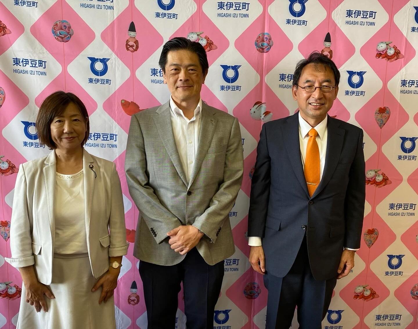 栗原京子 町議と共に、岩井茂樹 東伊豆町長にご挨拶