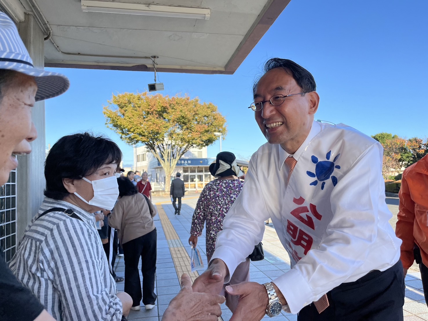 新蒲原駅で街頭演説を行い、線状降水帯の予測精度向上の重要性を訴えました