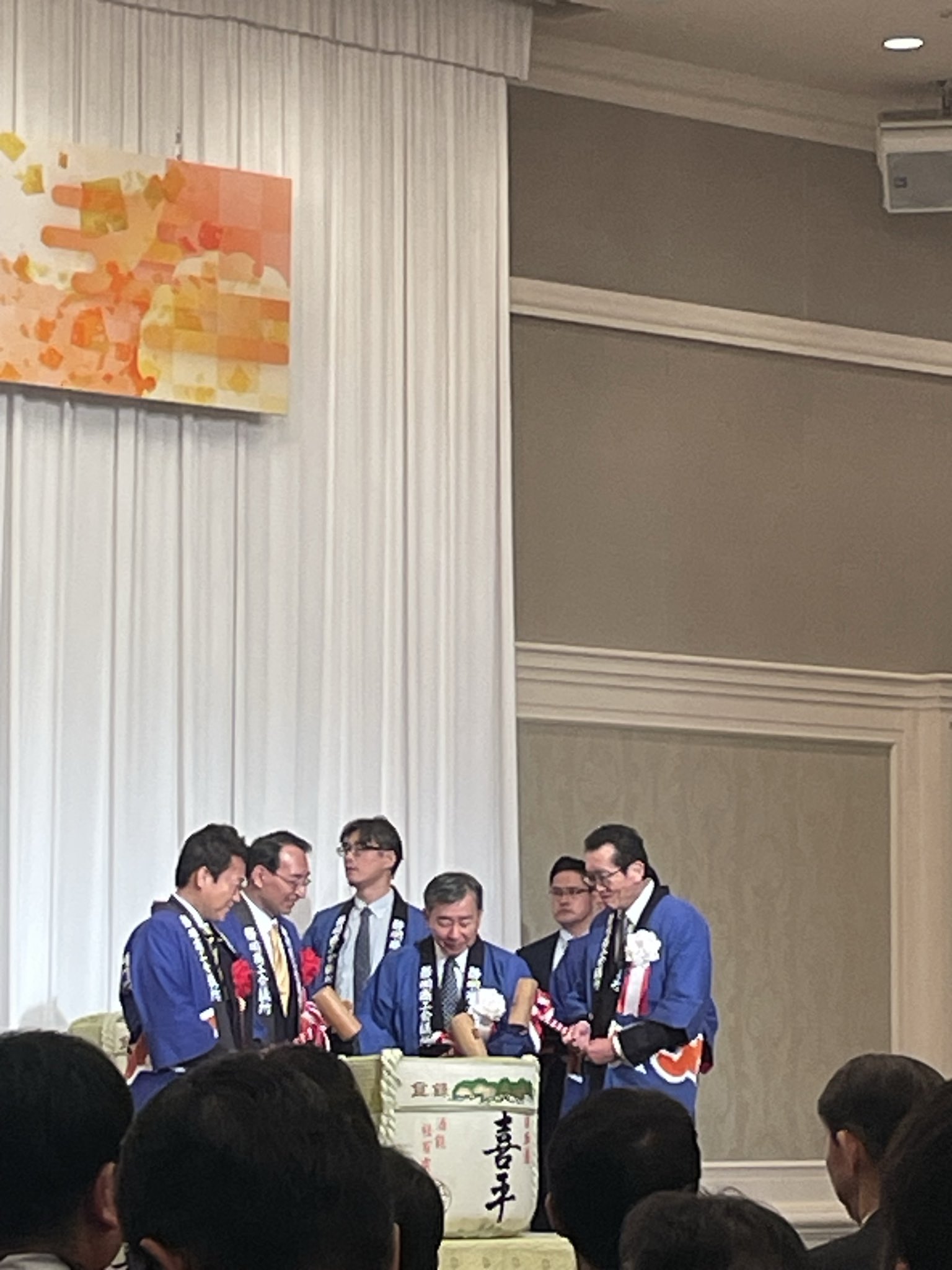 静岡商工会議所主催の新年賀詞交換会が開催され、静岡市選出の公明党の県議・市議の皆様とともに参加