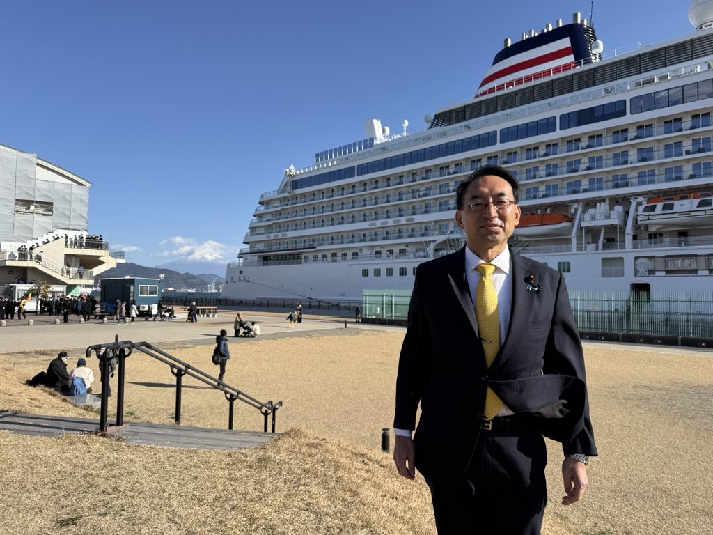 水マリンターミナルを後にすると、クルーズ船「飛鳥Ⅲ」が停泊していました