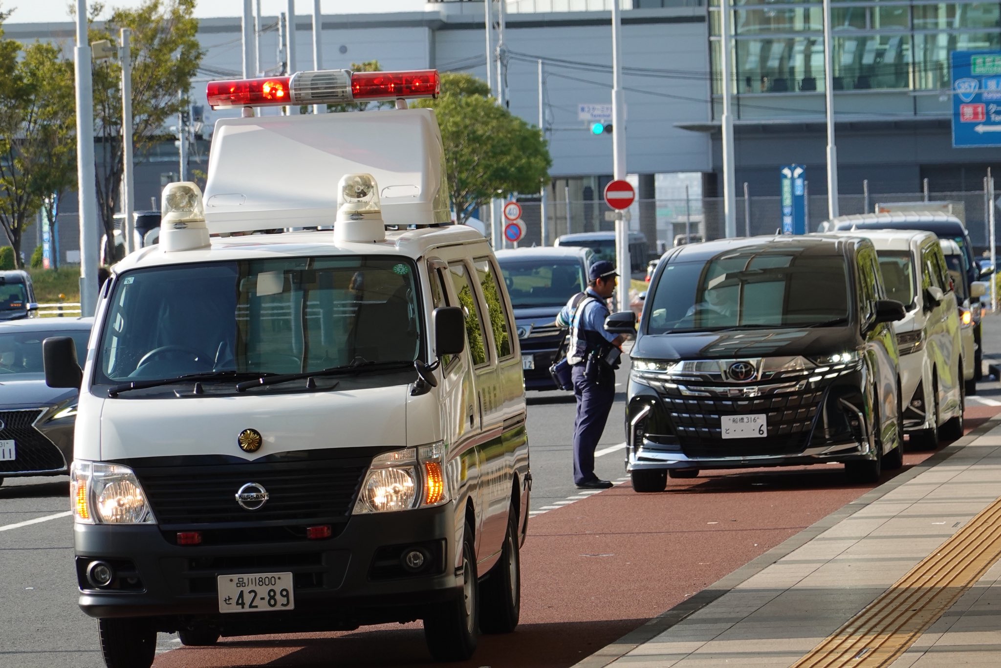 公明党国土交通部会の一員として、羽田空港における白タク行為の実態を確認