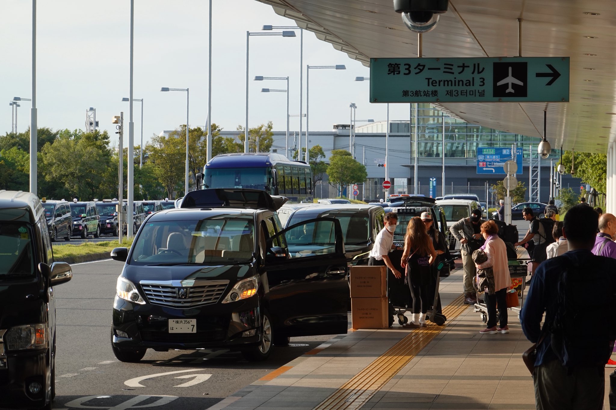 公明党国土交通部会の一員として、羽田空港における白タク行為の実態を確認