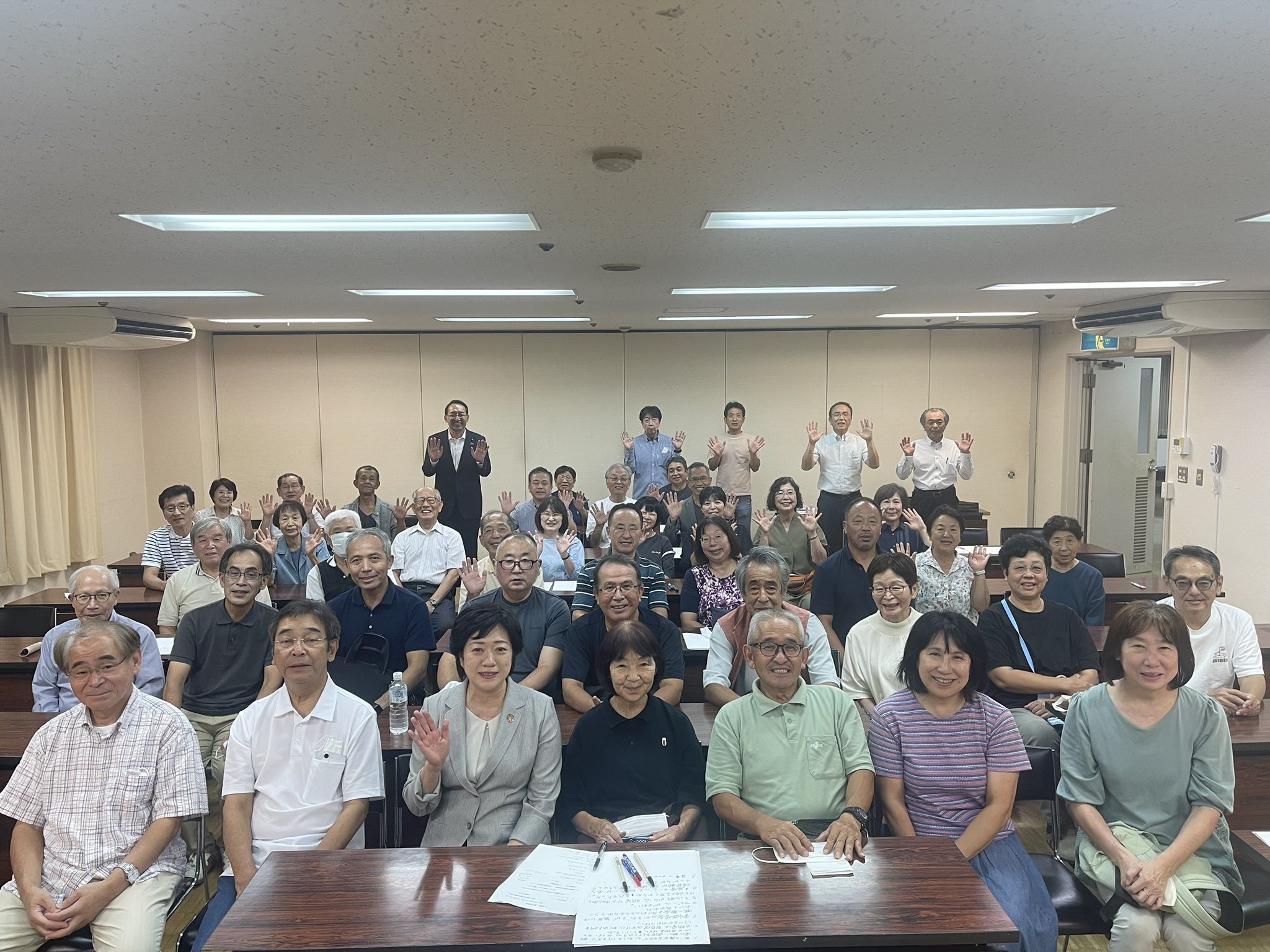 東支部会には山崎とし子市議とともに出席