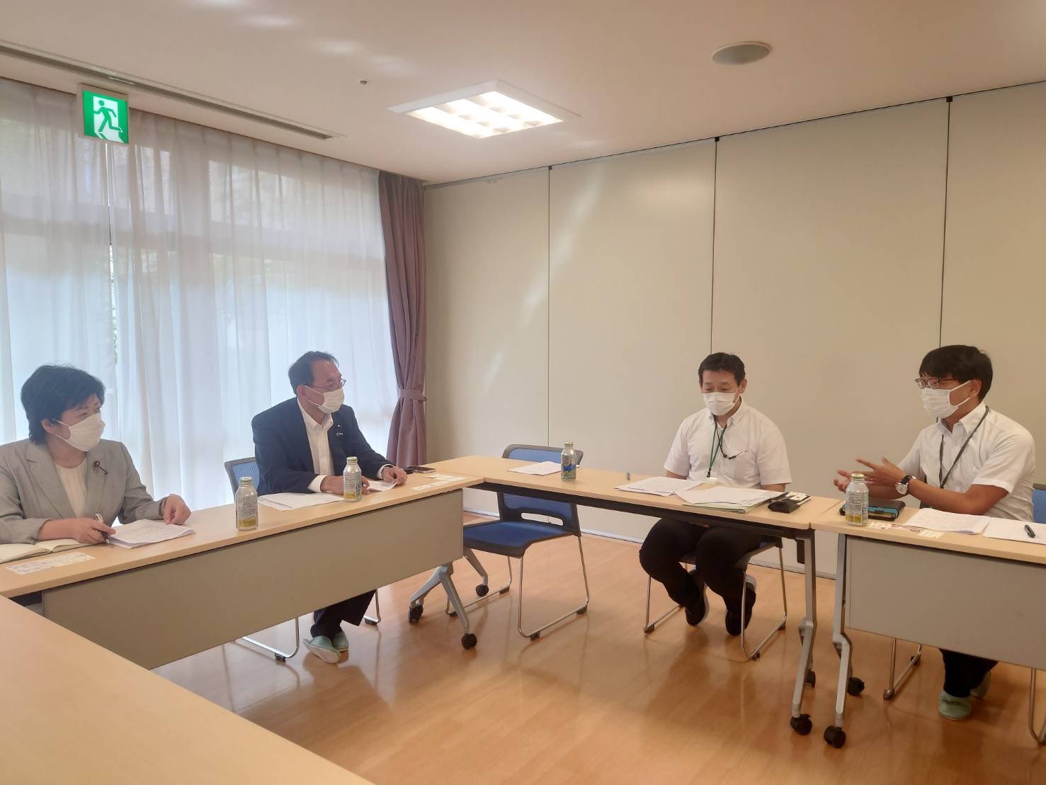 公明党の山崎とし子市議とともに、浜松市社会福祉協議会老人部会の皆様から、介護現場の課題を伺う