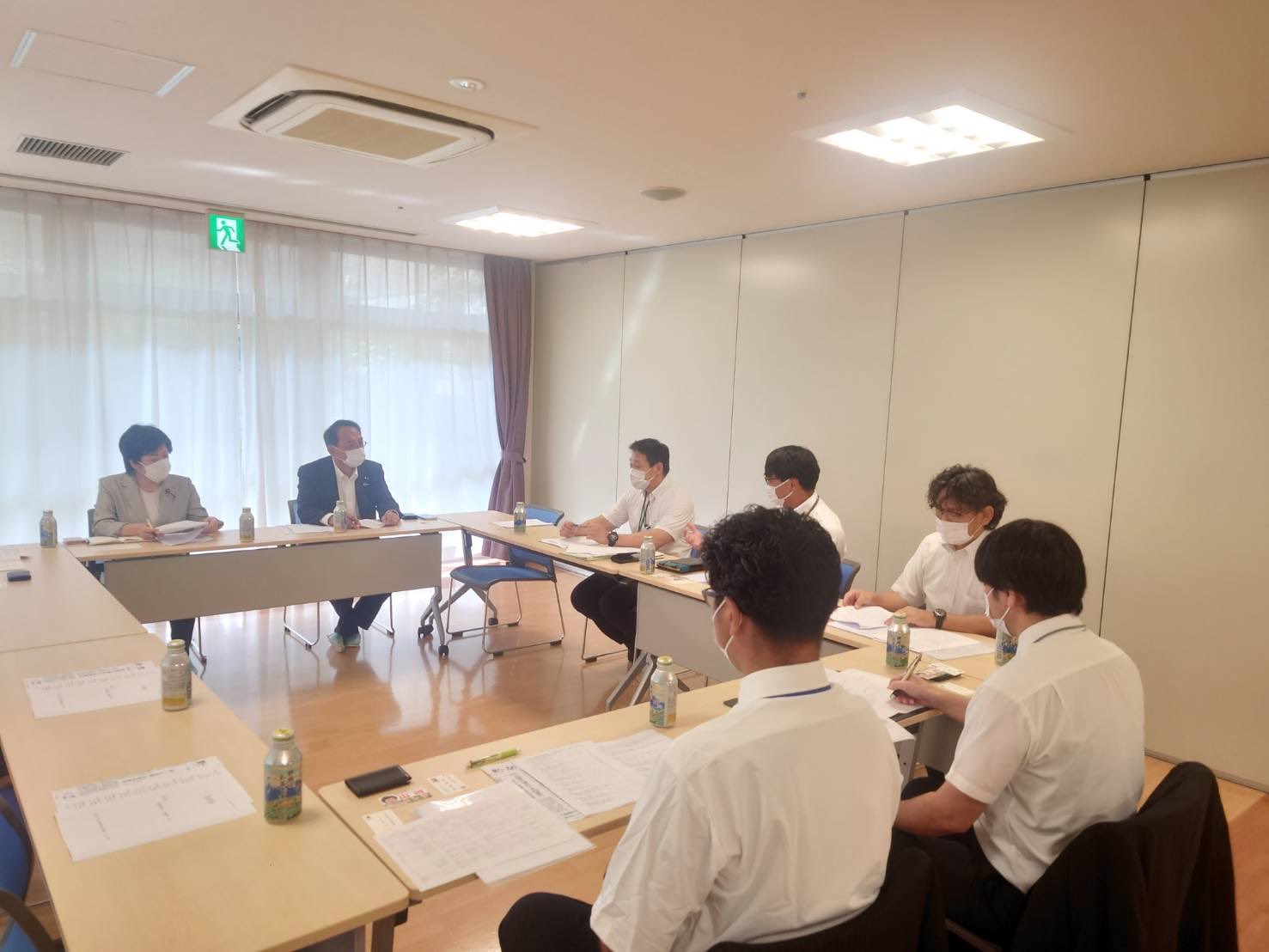 公明党の山崎とし子市議とともに、浜松市社会福祉協議会老人部会の皆様から、介護現場の課題を伺う