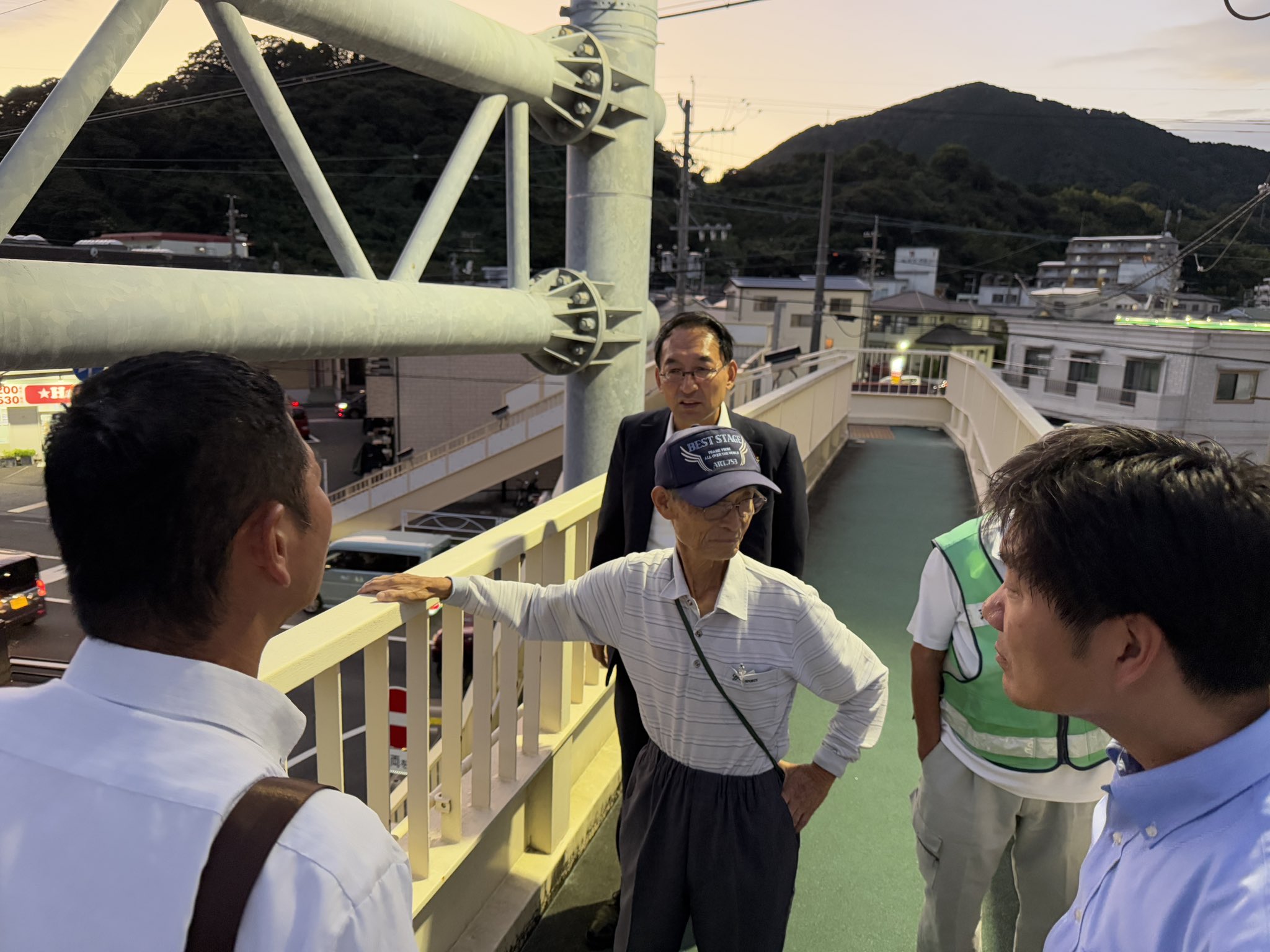 公明党の牧野まさし県議、加藤ひろお市議とともに、国道１号・駿河大橋周辺の渋滞状況を確認