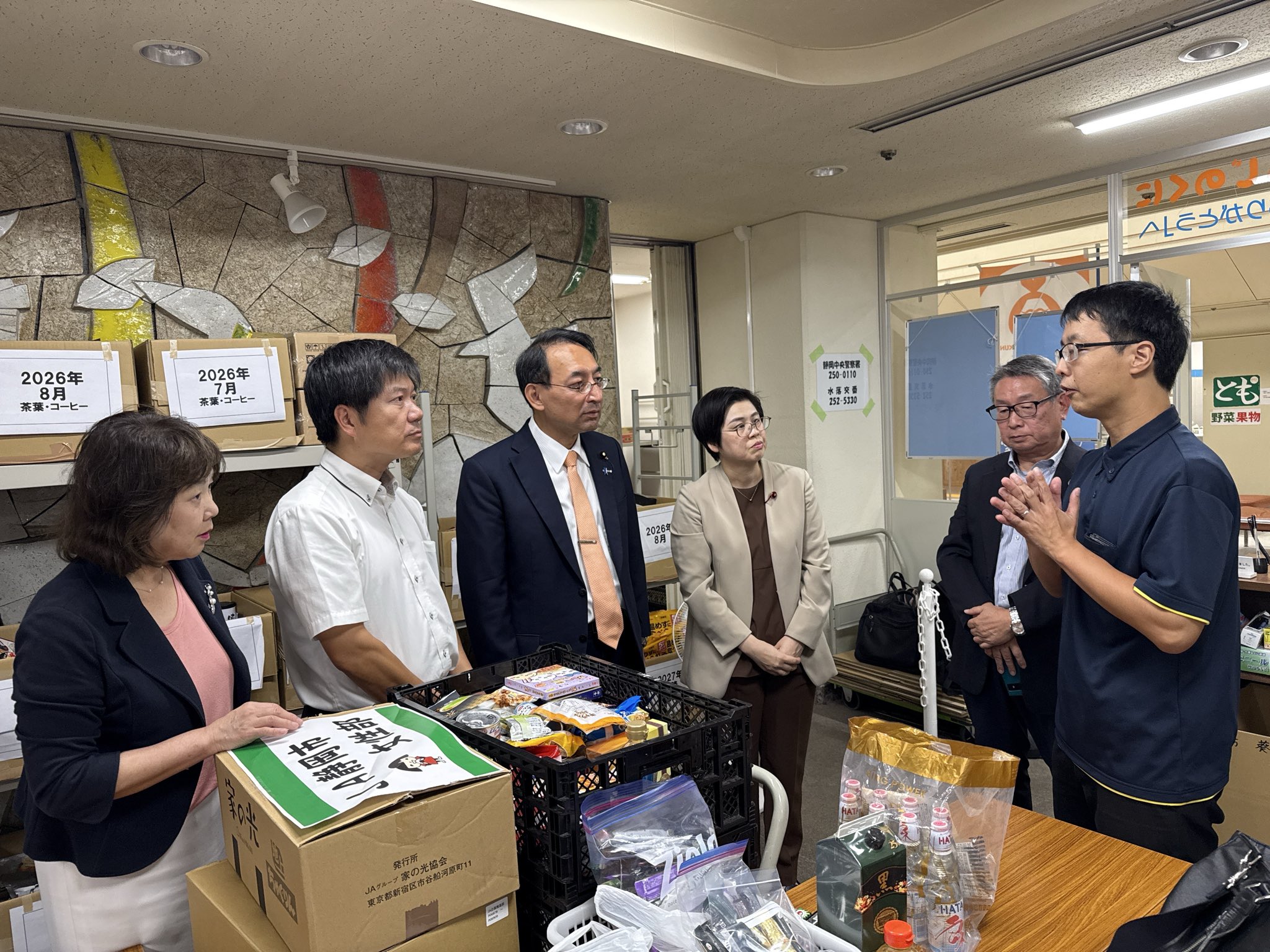 公明党の早川育子県議、牧野まさし県議、坂本やす子静岡市議とともに、「フードバンクふじのくに」を訪問