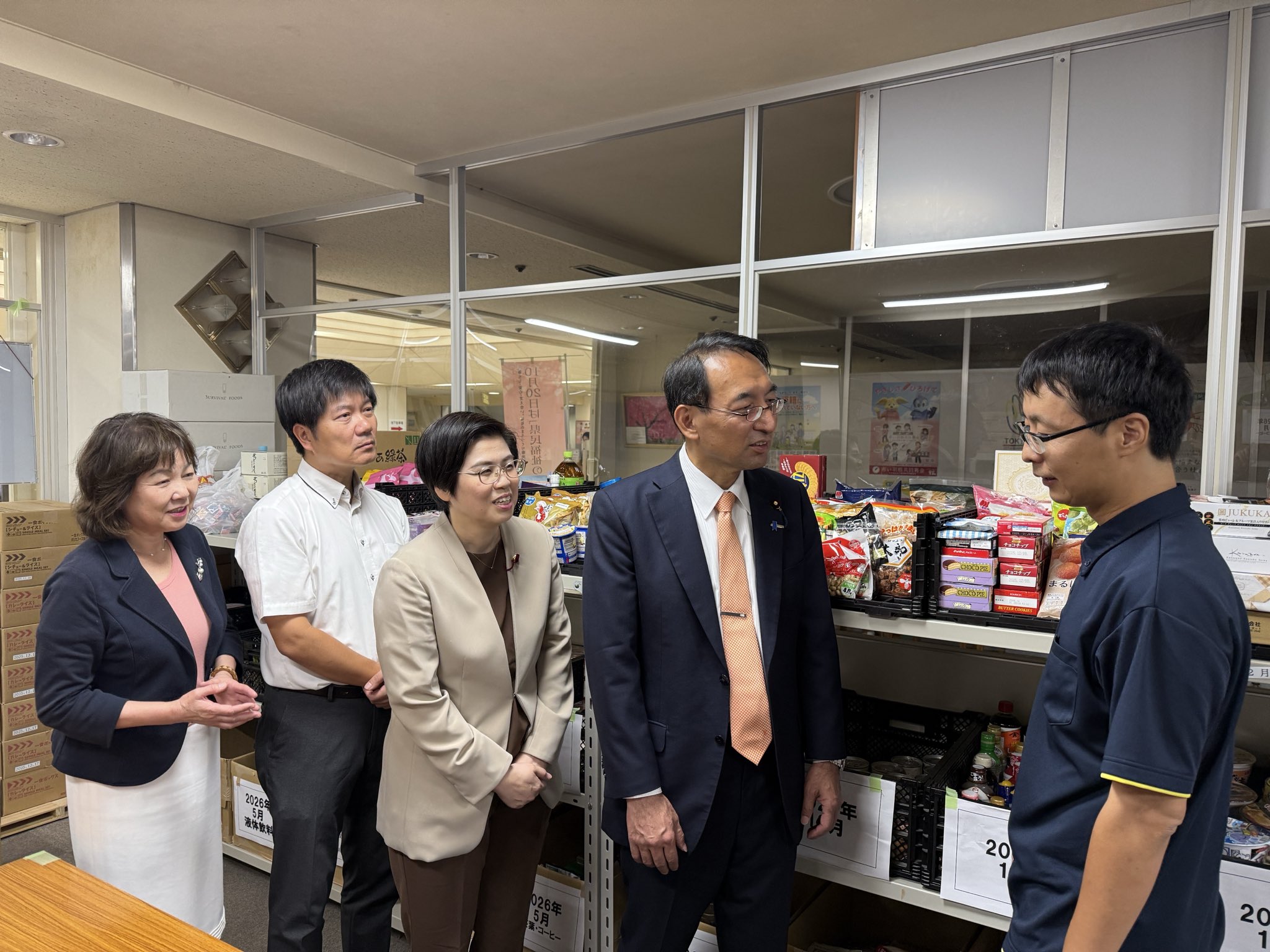 公明党の早川育子県議、牧野まさし県議、坂本やす子静岡市議とともに、「フードバンクふじのくに」を訪問