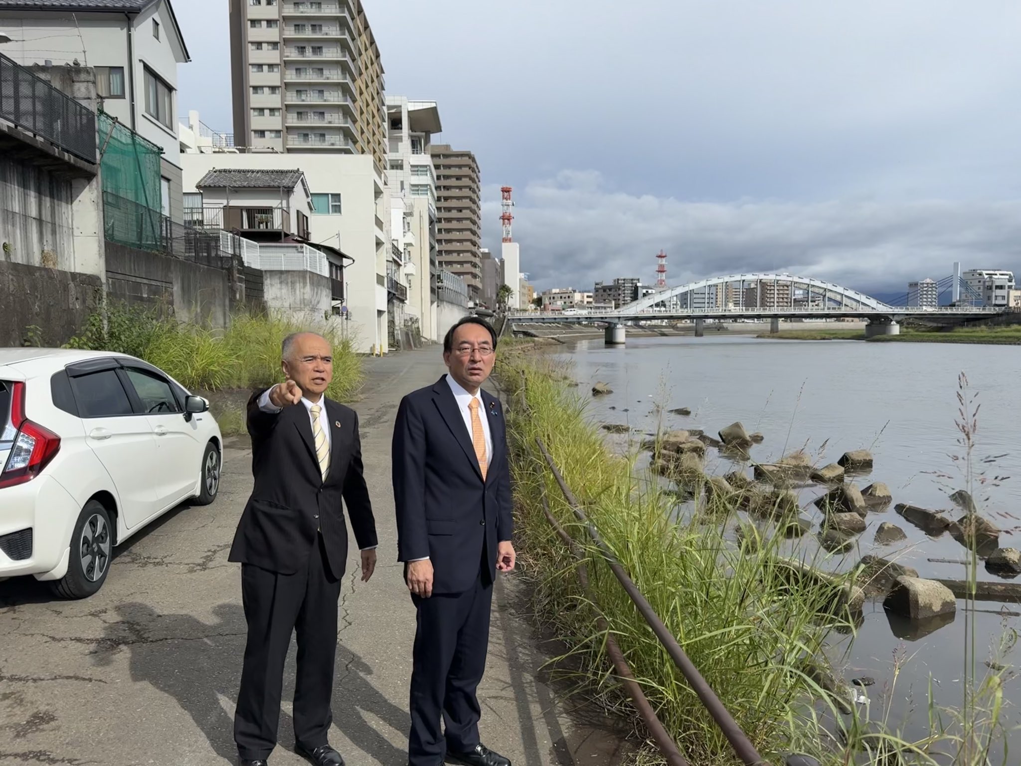おさだ吉信市議とともに、沼津市の狩野川右岸の堤防未整備区間を視察