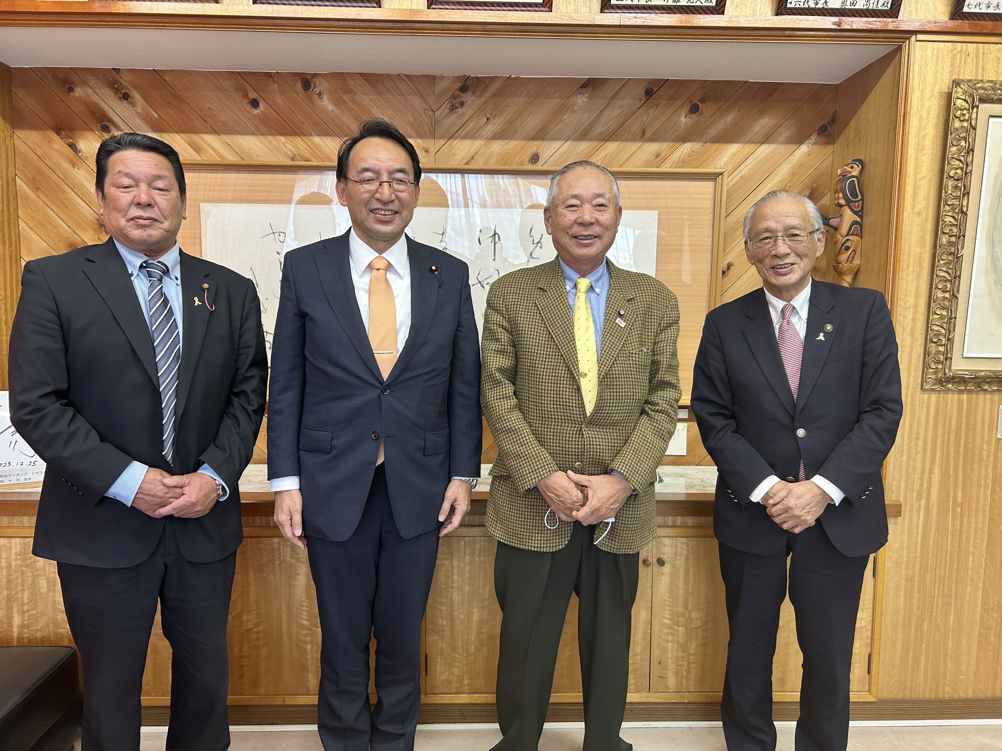 尾鷲市の加藤千速市長は公明新聞の熱心な愛読者で、一面コラム『北斗七星』を切り抜き、様々な場面で引用しているとのこと