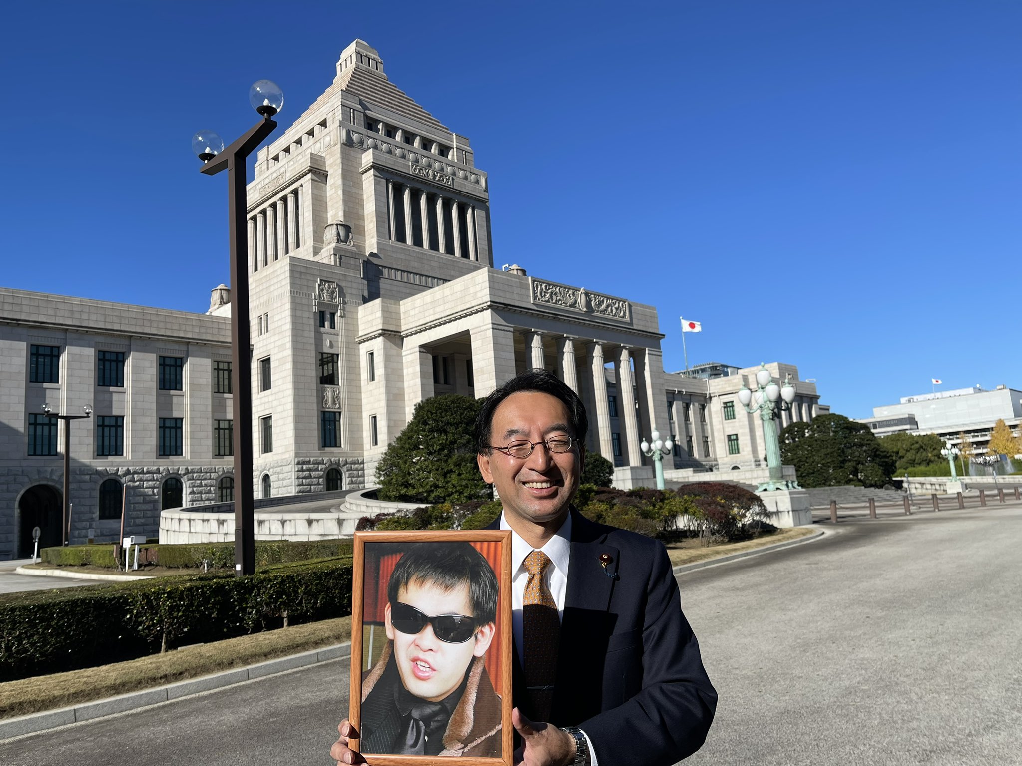 昨年3月、47歳の若さで旅立った盲目の天才ギタリスト服部浩二君に報告