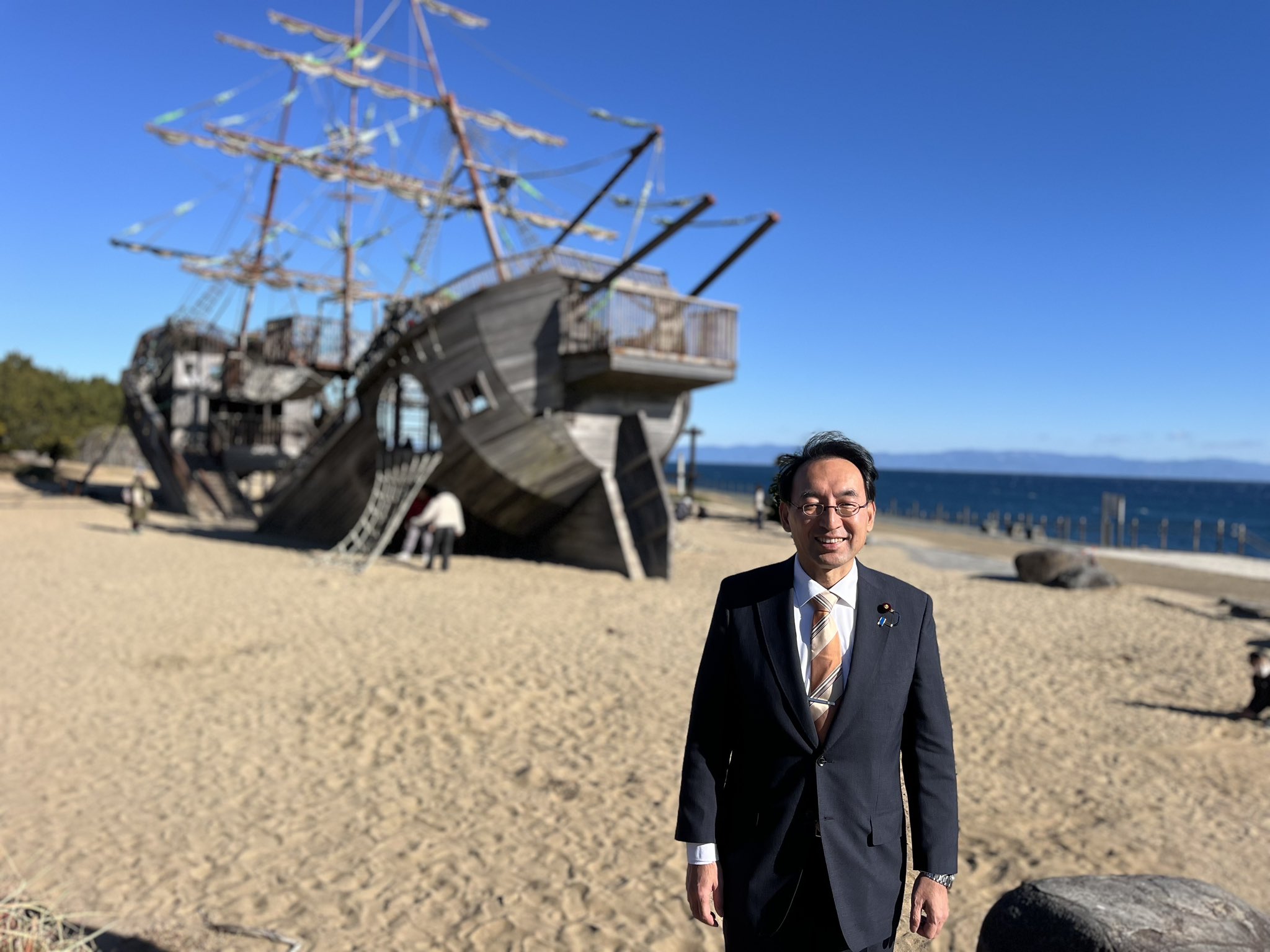 広野海岸公園（静岡市駿河区）には、難破船をモチーフにした遊具が設置