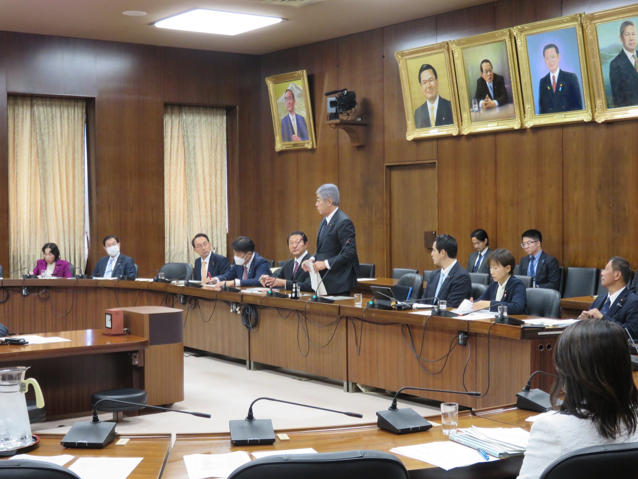 衆議院外務委員会が開かれ、岩屋毅外務大臣の所信表明演説に対する質疑