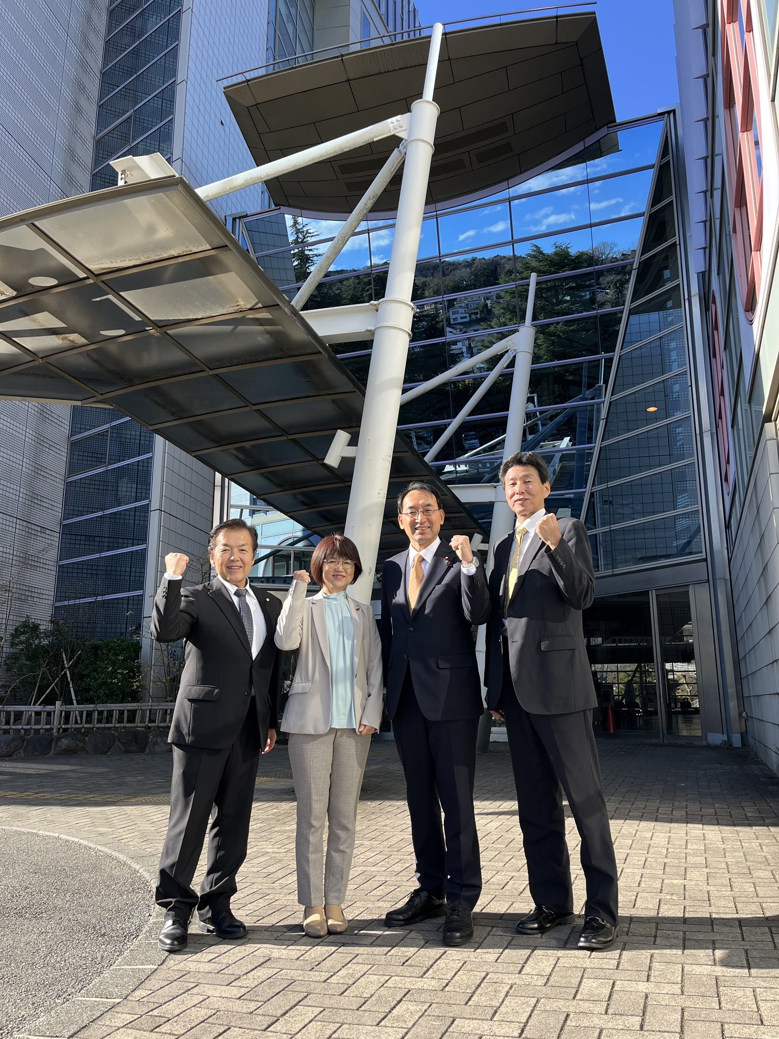 長沢正 市議、篠原峰子 市議、竹本力哉 市議と一緒に