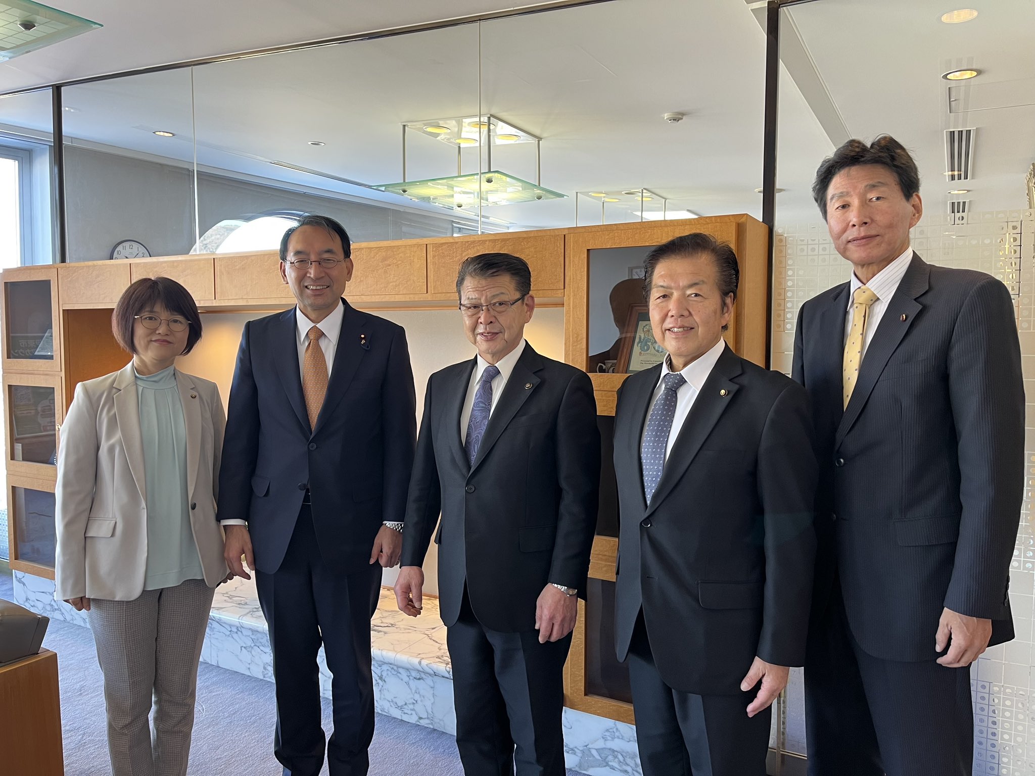 長沢正 市議、篠原峰子 市議、竹本力哉 市議と一緒に