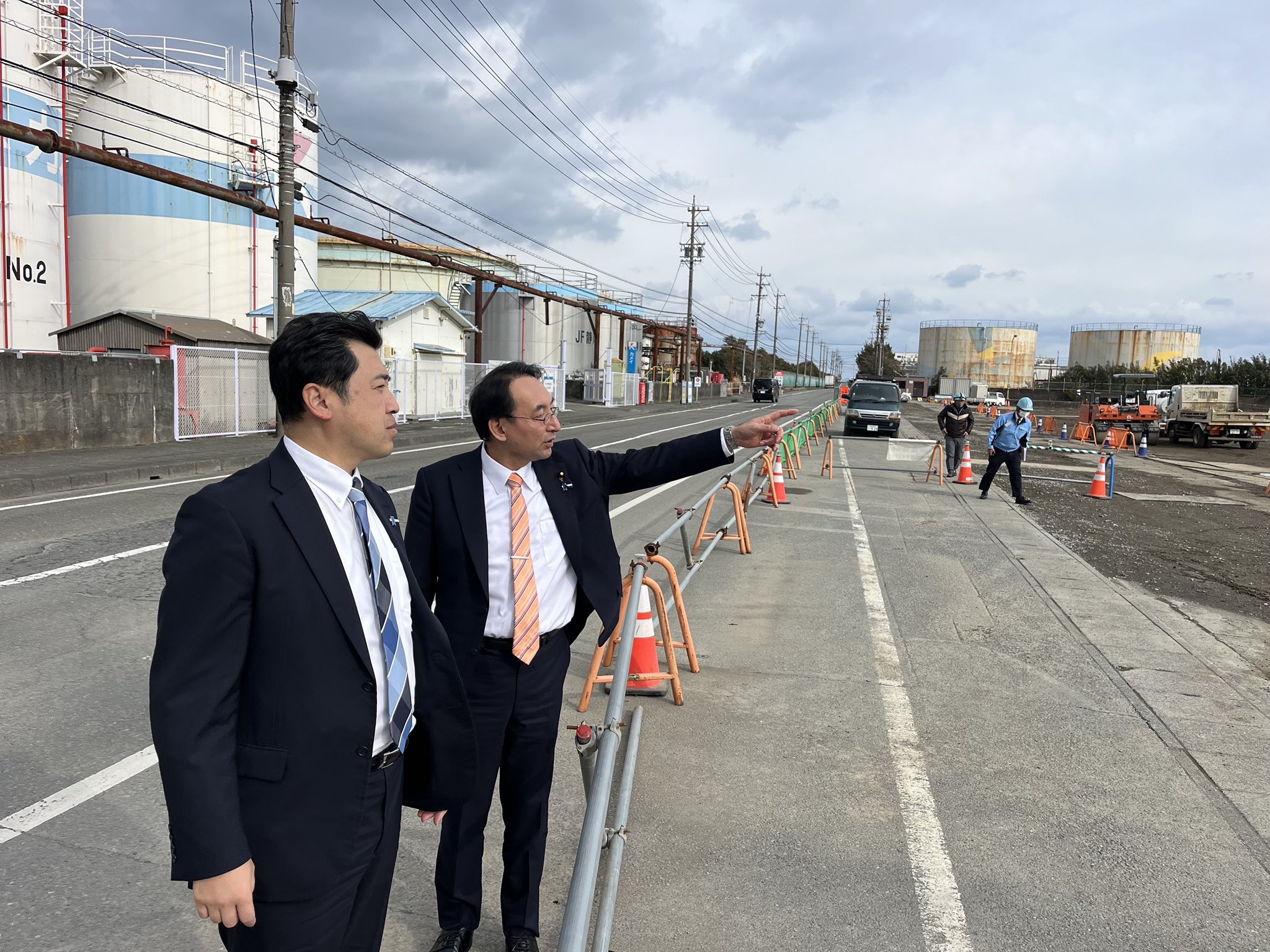 三浦のぶひろ参院議員、上田勇 参院議員（公明党静岡県本部代表）とともに清水港を視察