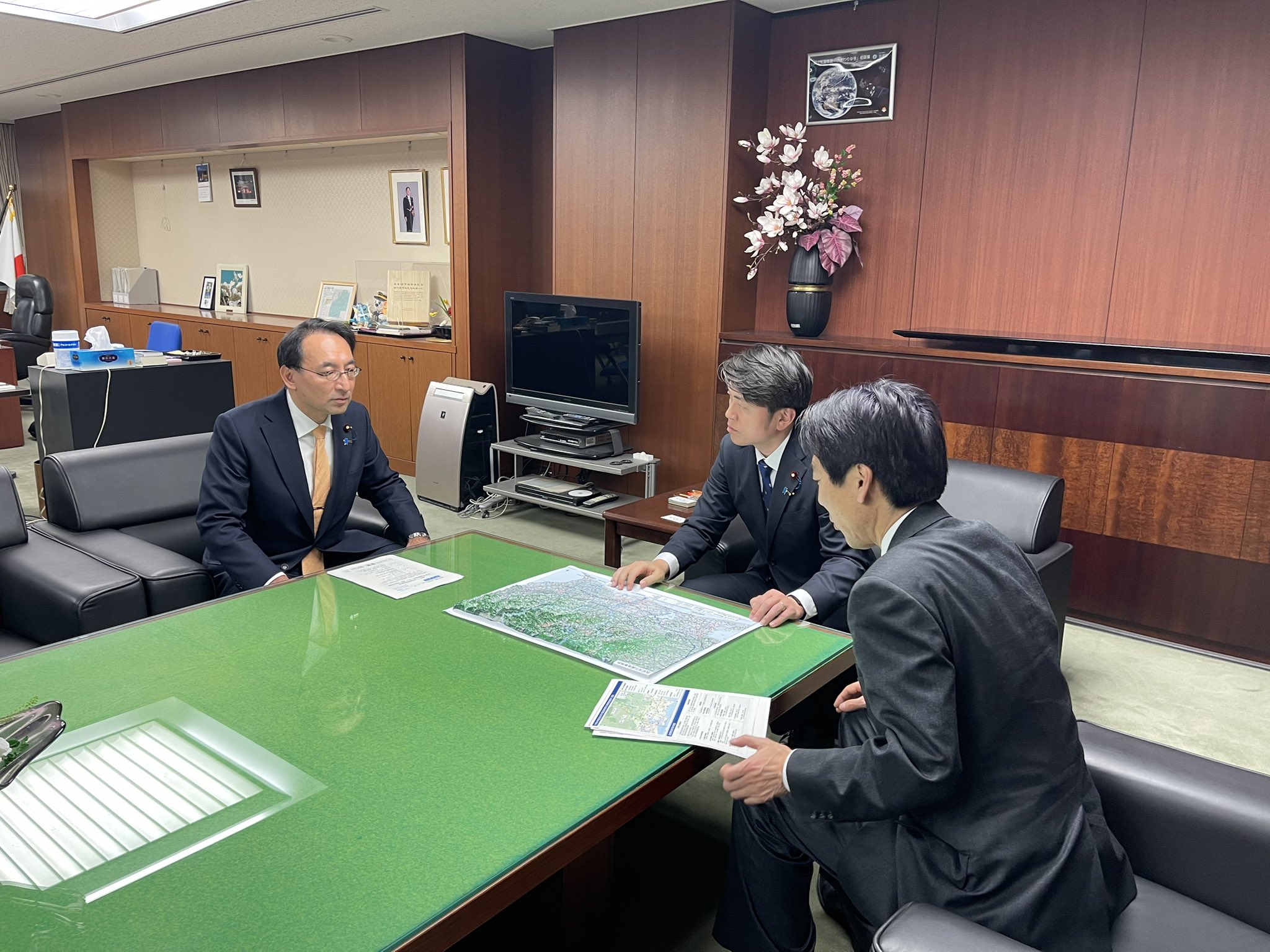 静岡７区選出の城内実 経済安全保障担当大臣とともに、中野洋昌 国土交通大臣に要望