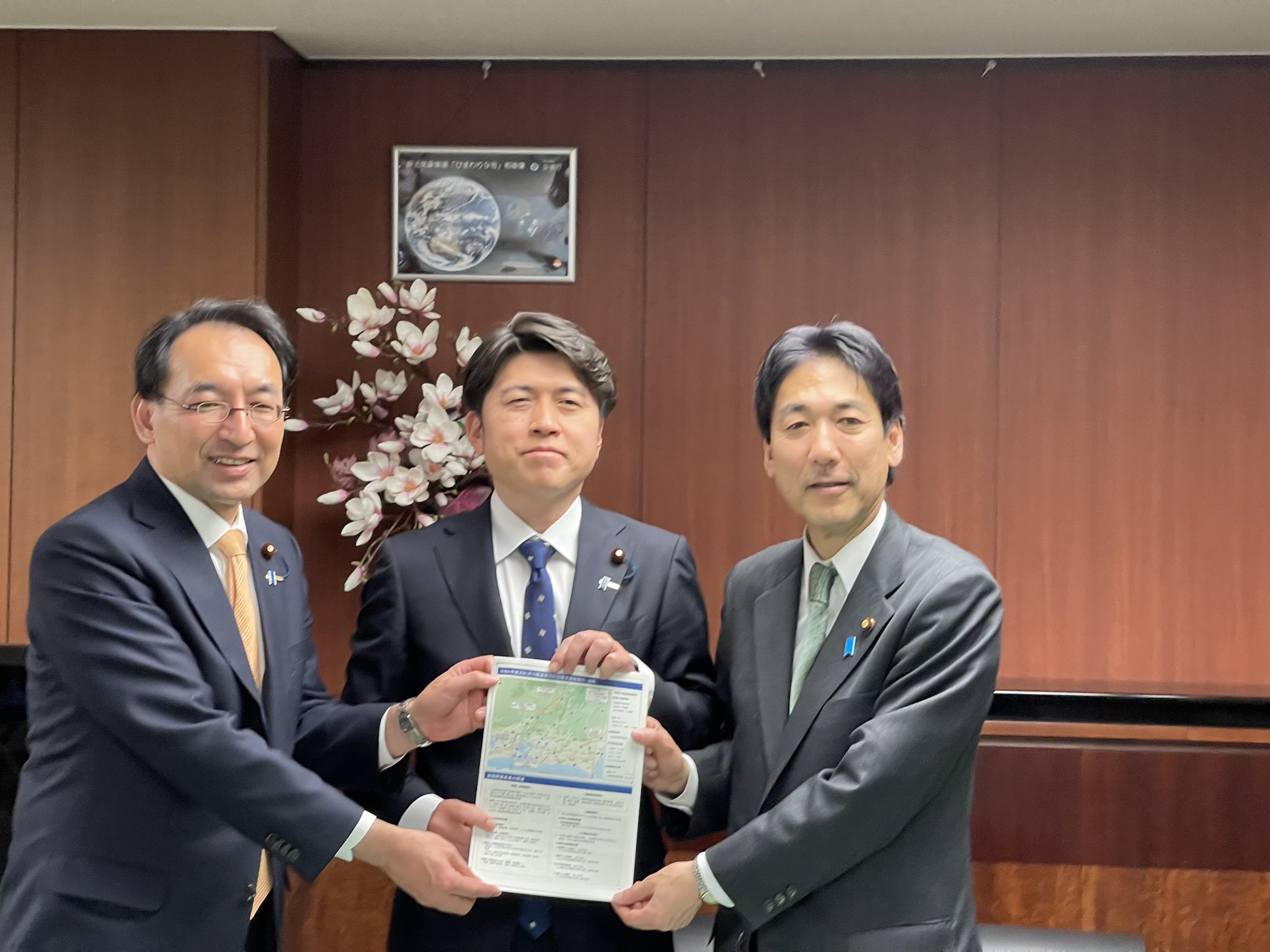 静岡７区選出の城内実 経済安全保障担当大臣とともに、中野洋昌 国土交通大臣に要望