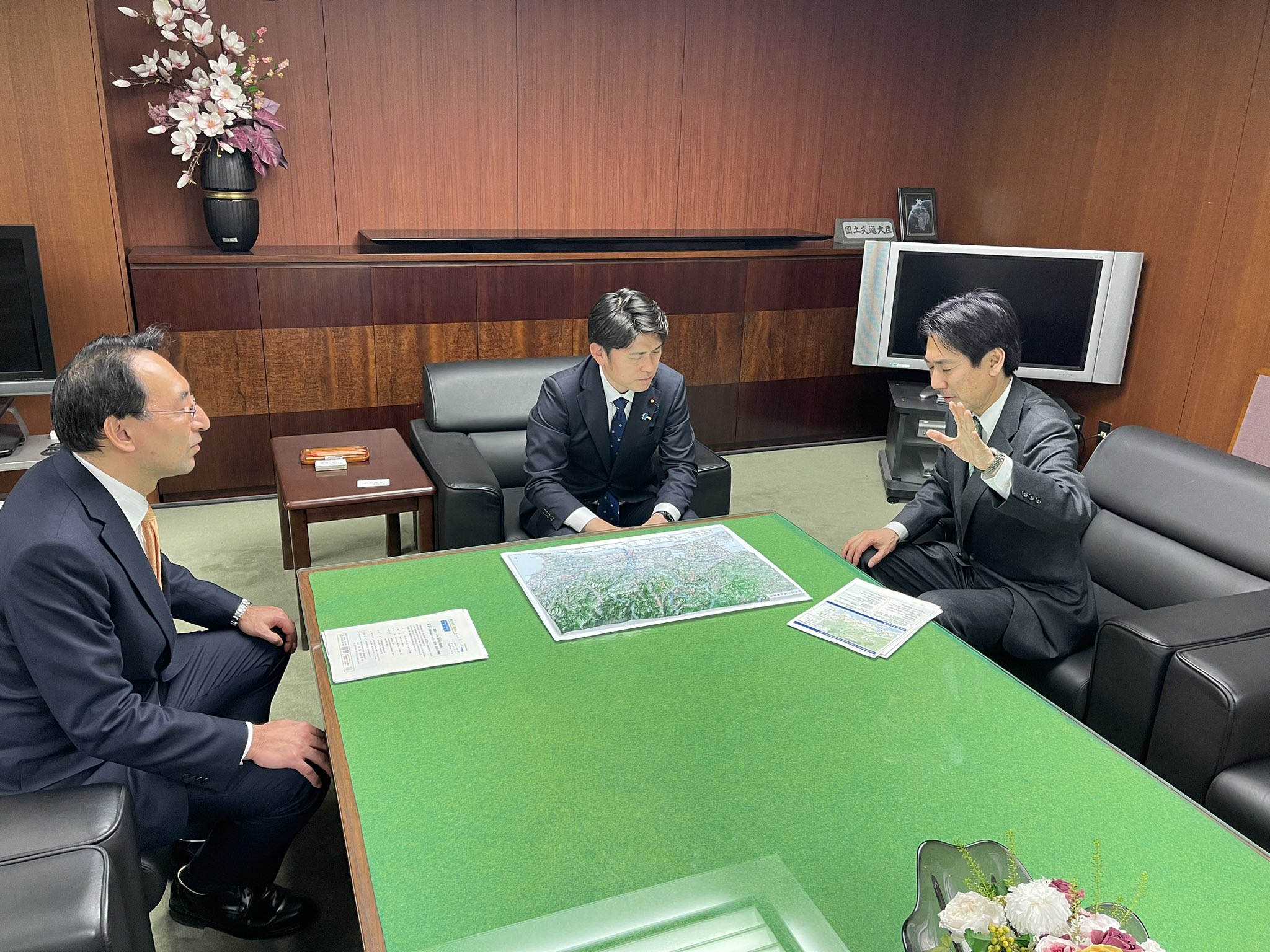 静岡７区選出の城内実 経済安全保障担当大臣とともに、中野洋昌 国土交通大臣に要望
