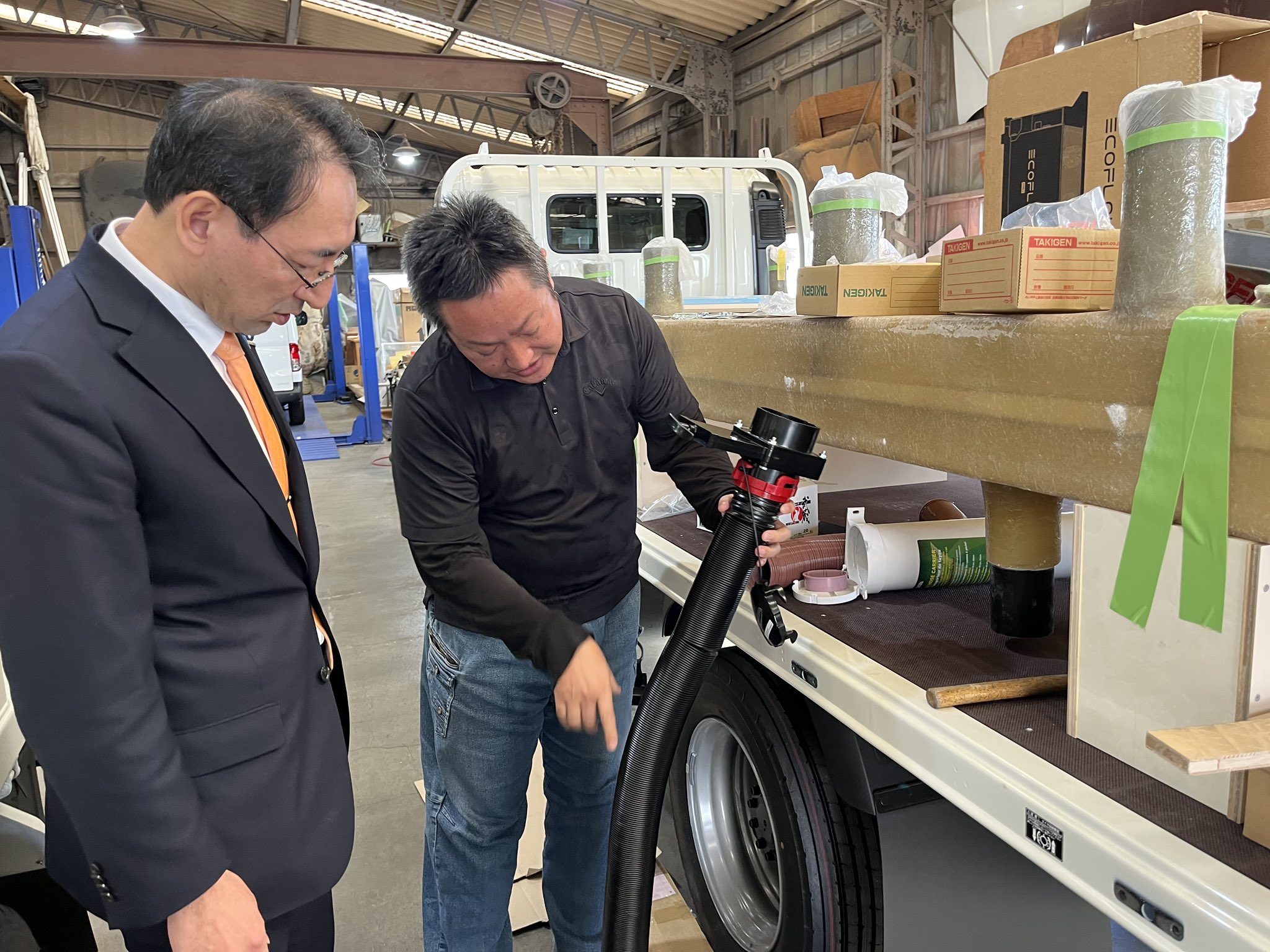トイレトラックを製造している（有）コクボフェンダー製作所を視察