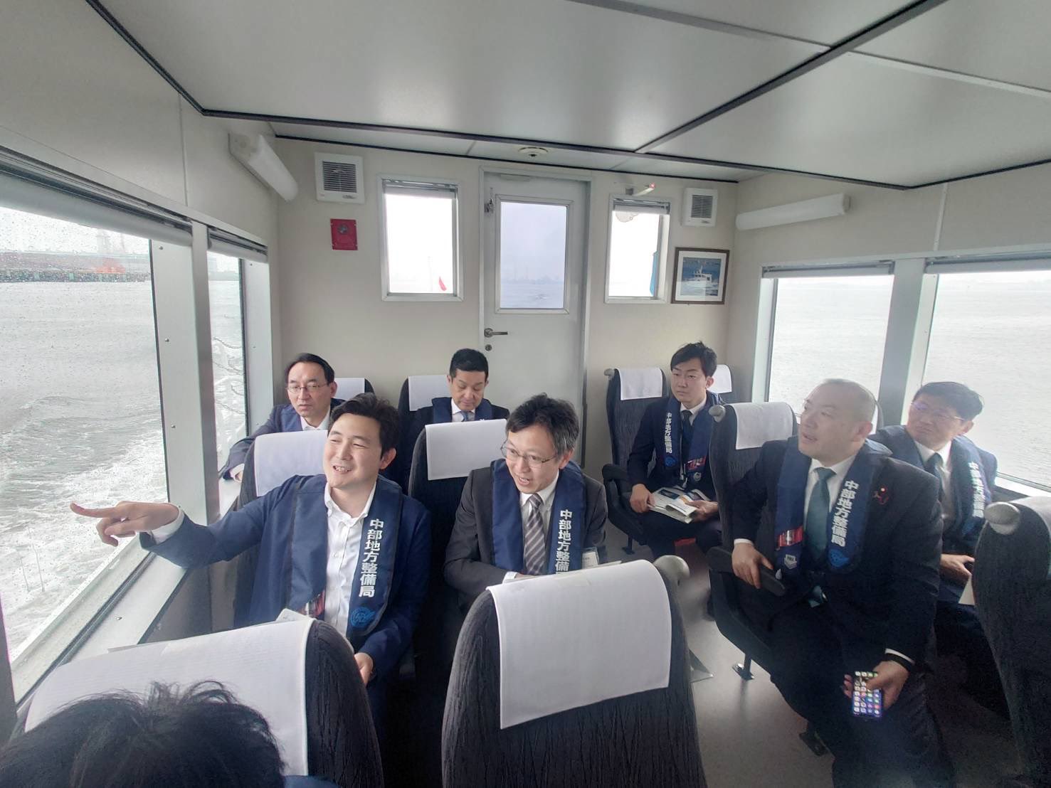 安江のぶお参議院議員、吉岡正修・坂井大輔 両名古屋市議会議員とともに、名古屋港を視察