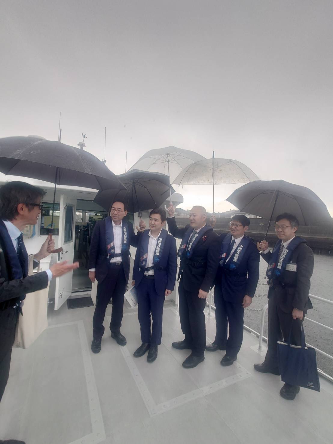 安江のぶお参議院議員、吉岡正修・坂井大輔 両名古屋市議会議員とともに、名古屋港を視察