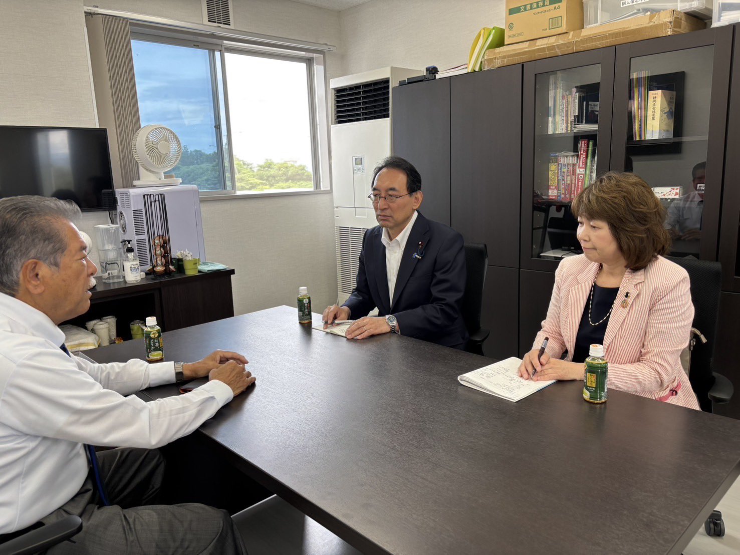 静岡県トラック協会の佐野寛会長を公明党の早川育子 県議とともに訪問