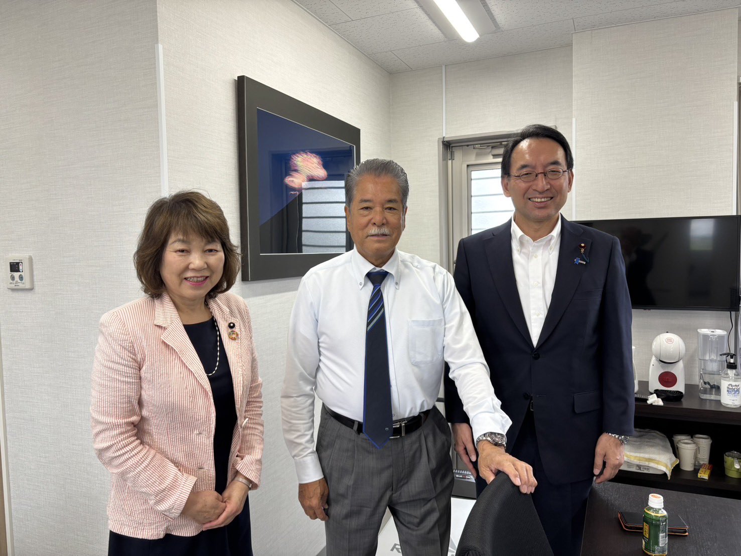 静岡県トラック協会の佐野寛会長を公明党の早川育子 県議とともに訪問