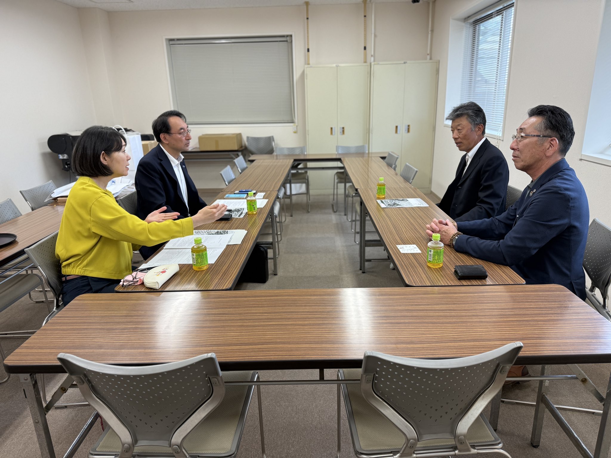 静岡県瓦屋根工事業連合会の皆様が、公明党の 盛月寿美 県議が仲介で、静岡県知事と協定を締結