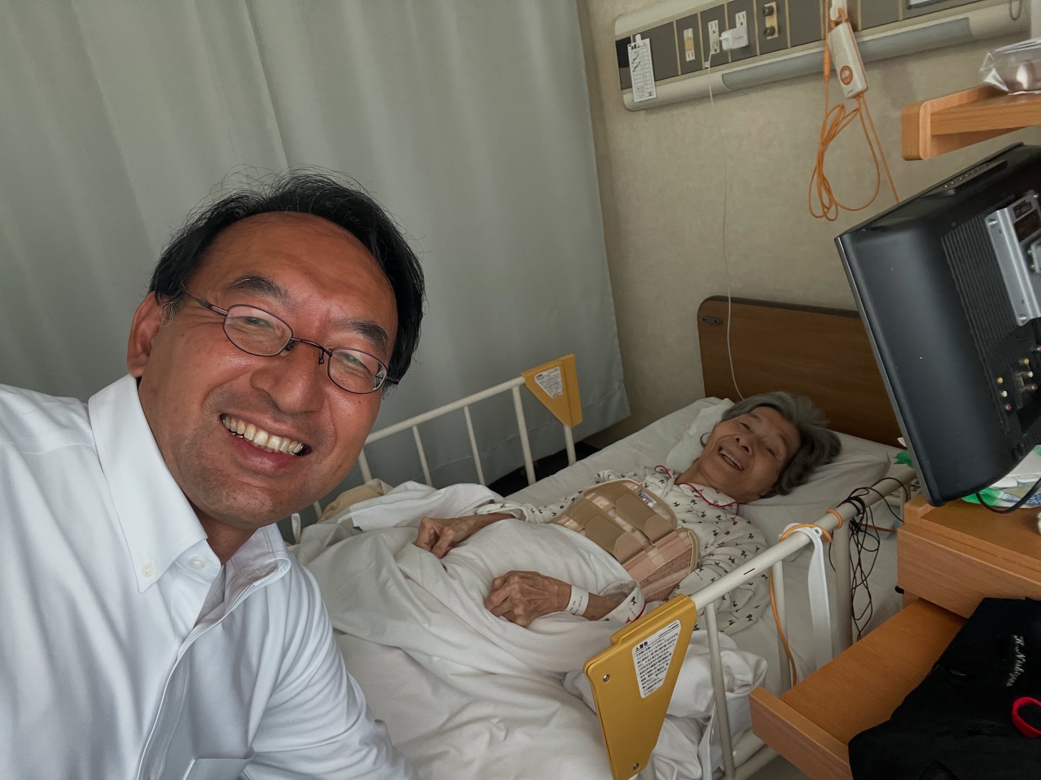 大腿骨を複雑骨折し入院中の母を見舞ってまいりました