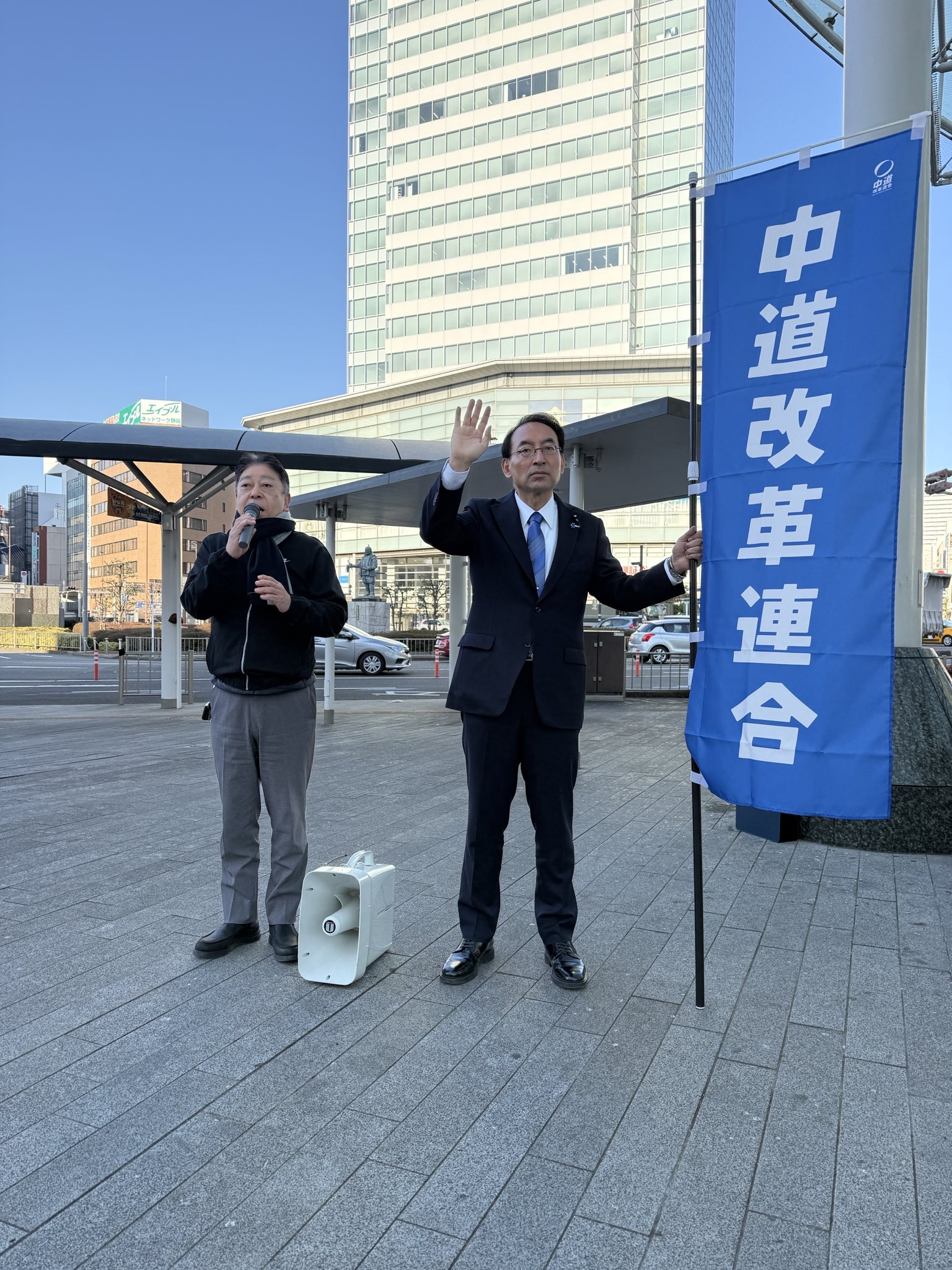 静岡駅前にて公明党の山本あきひこ県議とともに街頭演説