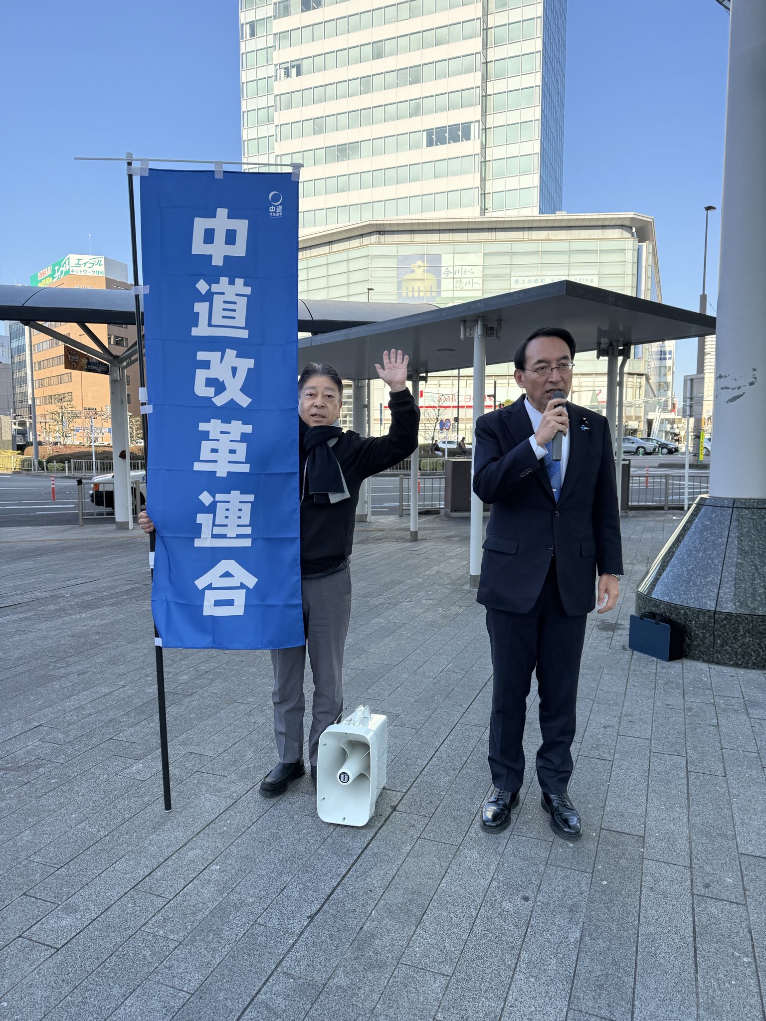 静岡駅前にて公明党の山本あきひこ県議とともに街頭演説
