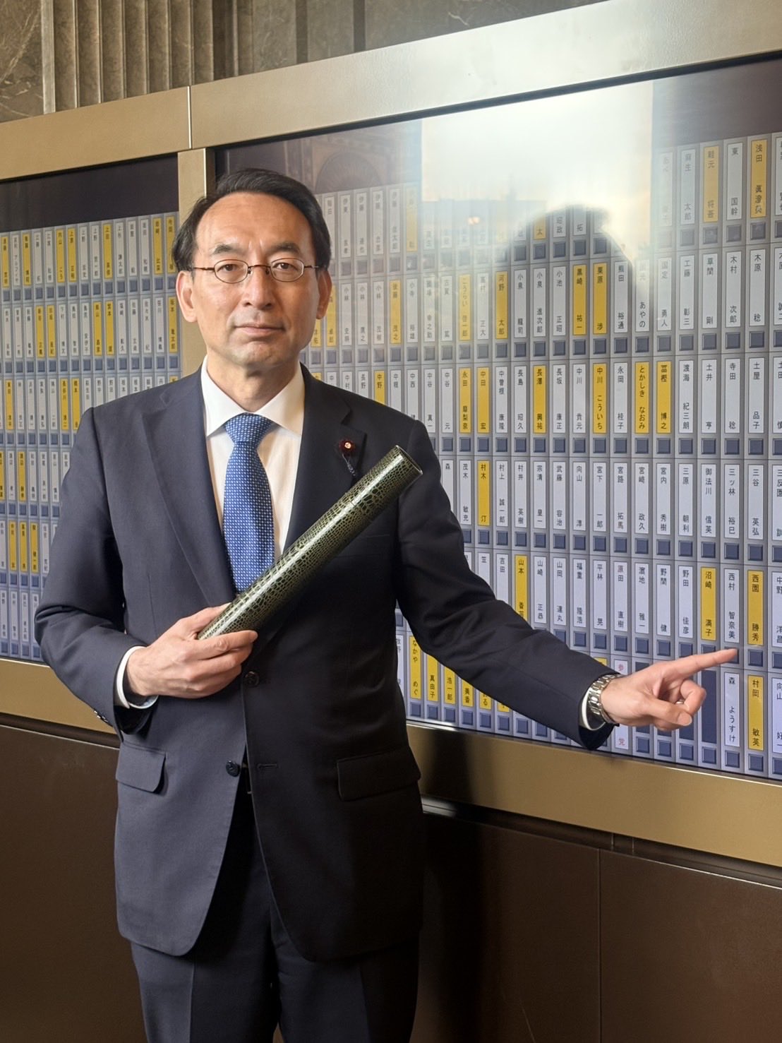 国会議事堂の衆議院本館（正面玄関近く）にある「登院表示板」（登院掲示板）前で