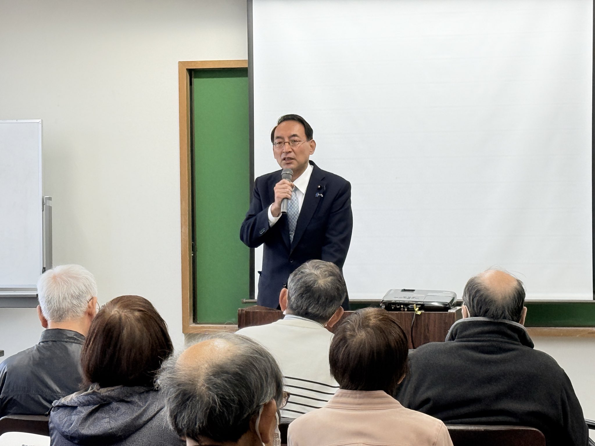 浜松市の黒田豊市議が主催する公明党浜松南支部会に、源馬謙太郎さんとともに