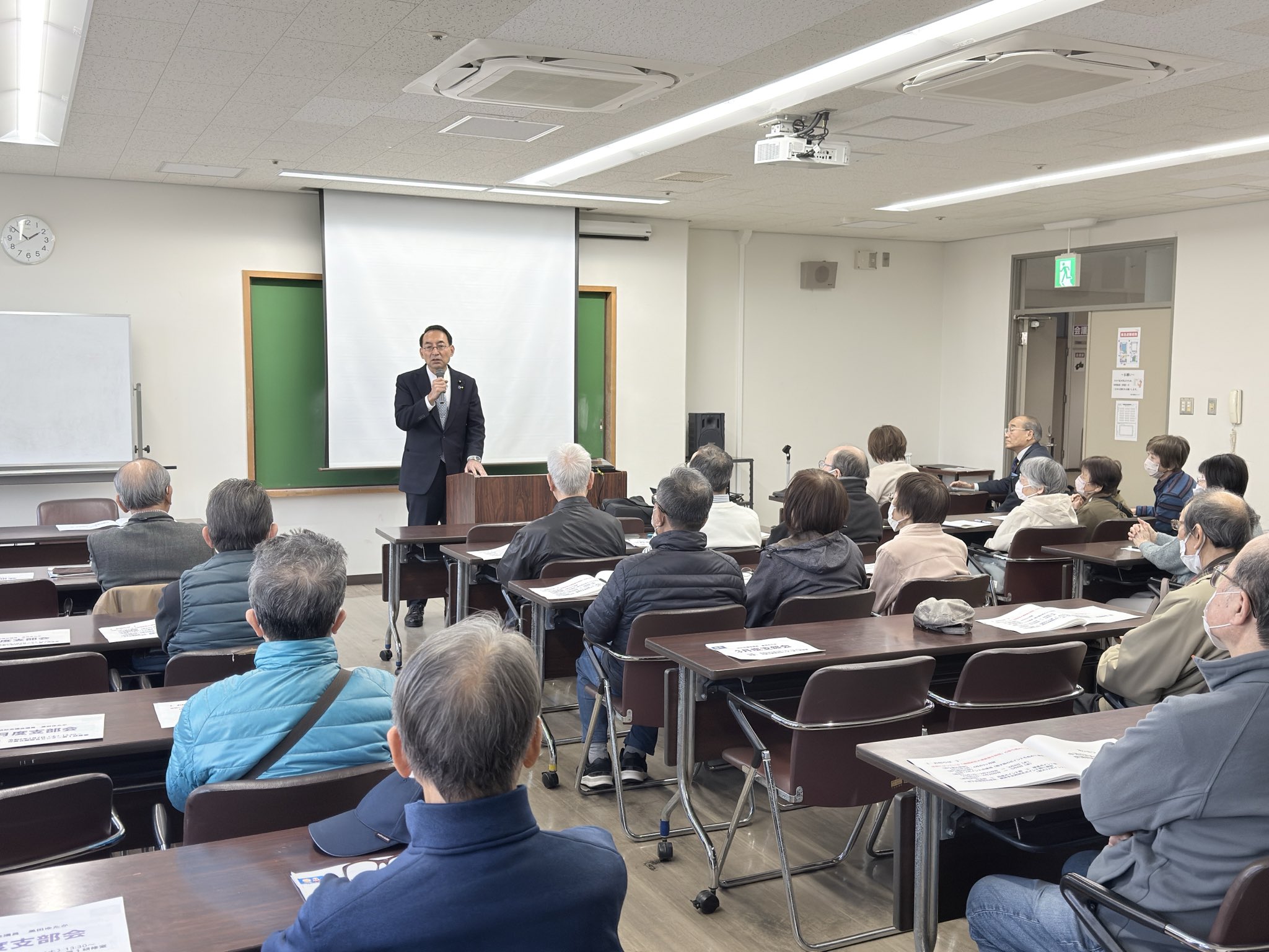 浜松市の黒田豊市議が主催する公明党浜松南支部会に、源馬謙太郎さんとともに