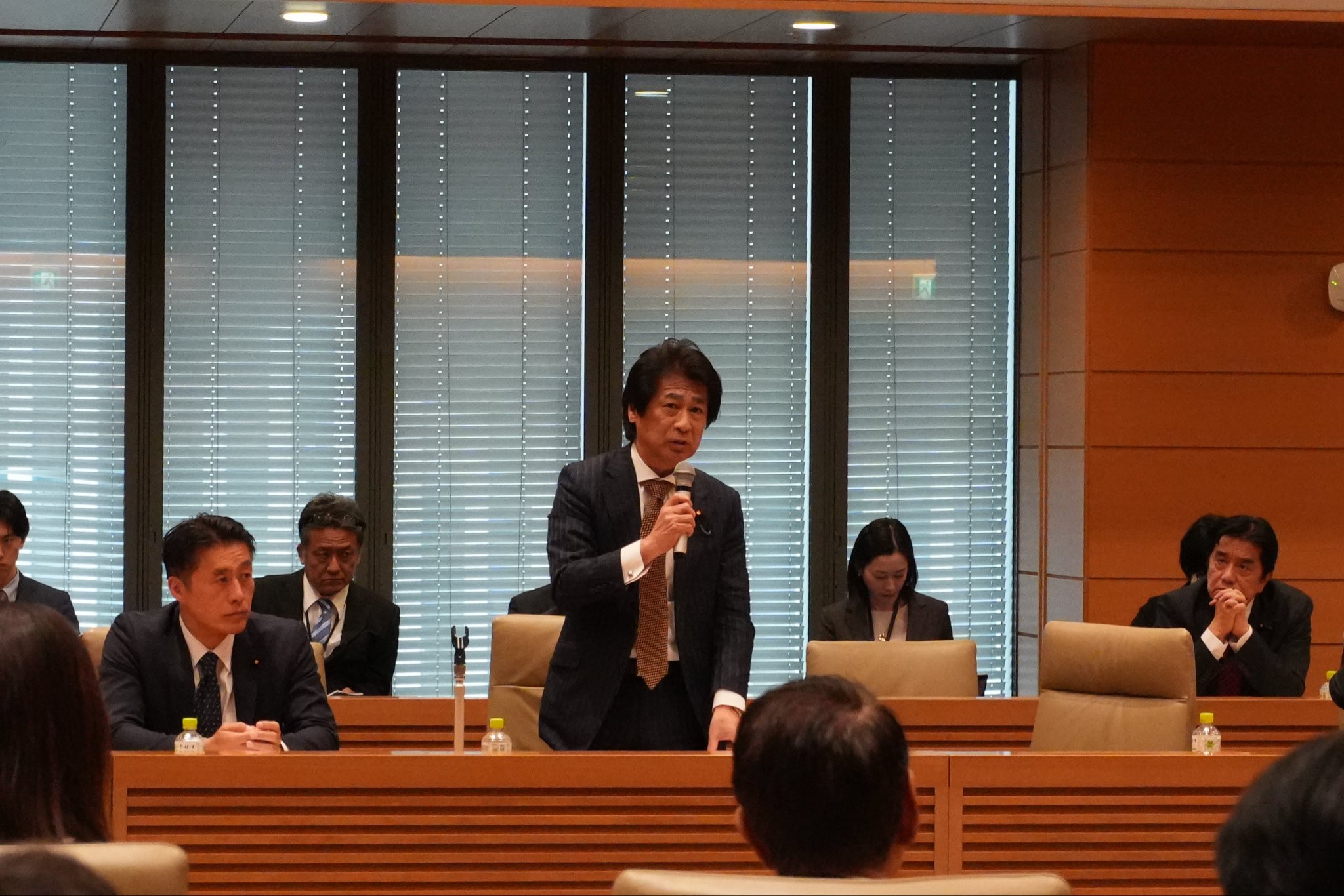 子どもの貧困対策推進議員連盟総会が開催