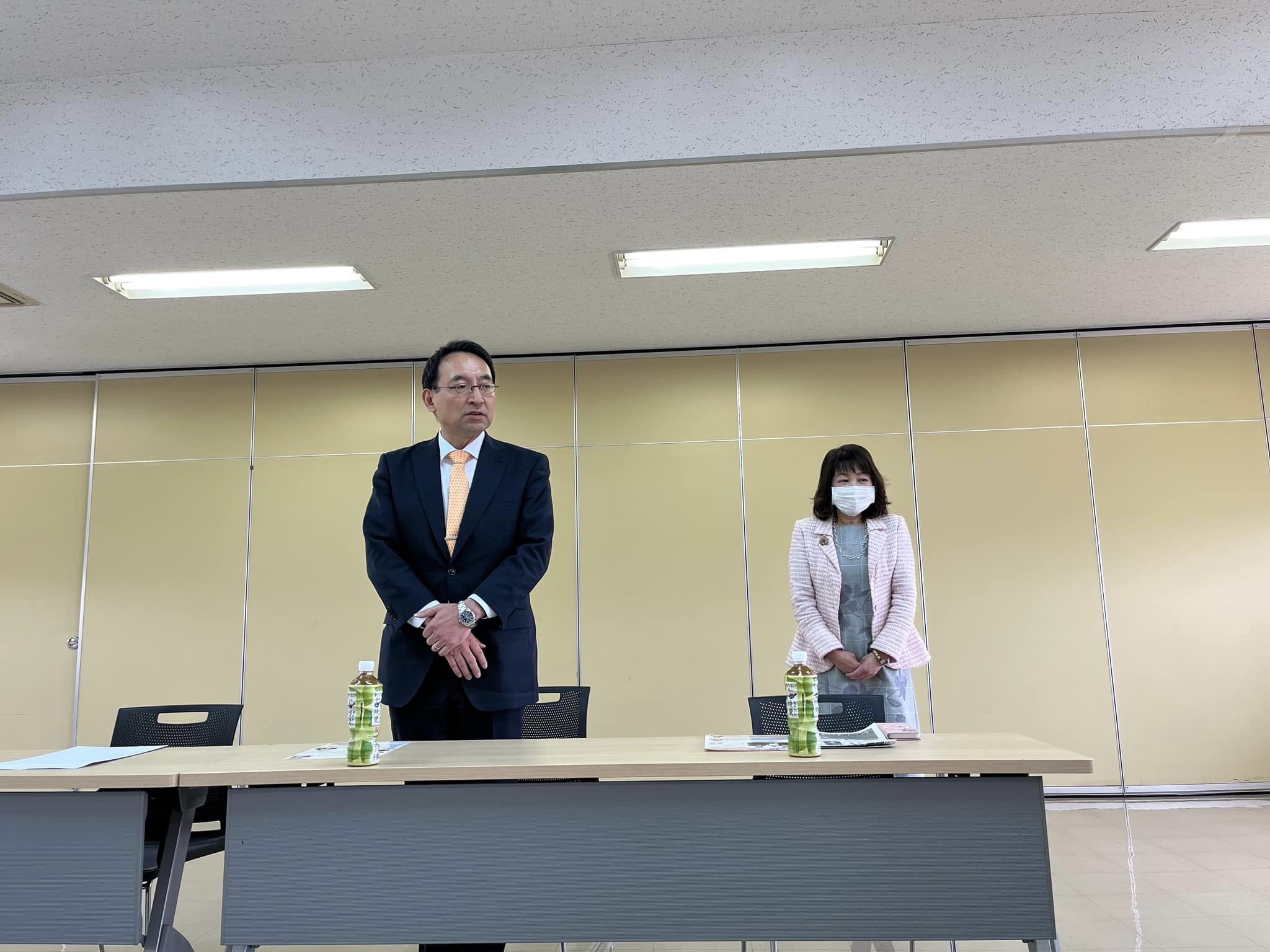 早川育子 県議と一緒に富士市を回り、県トラック協会富士支部でご挨拶