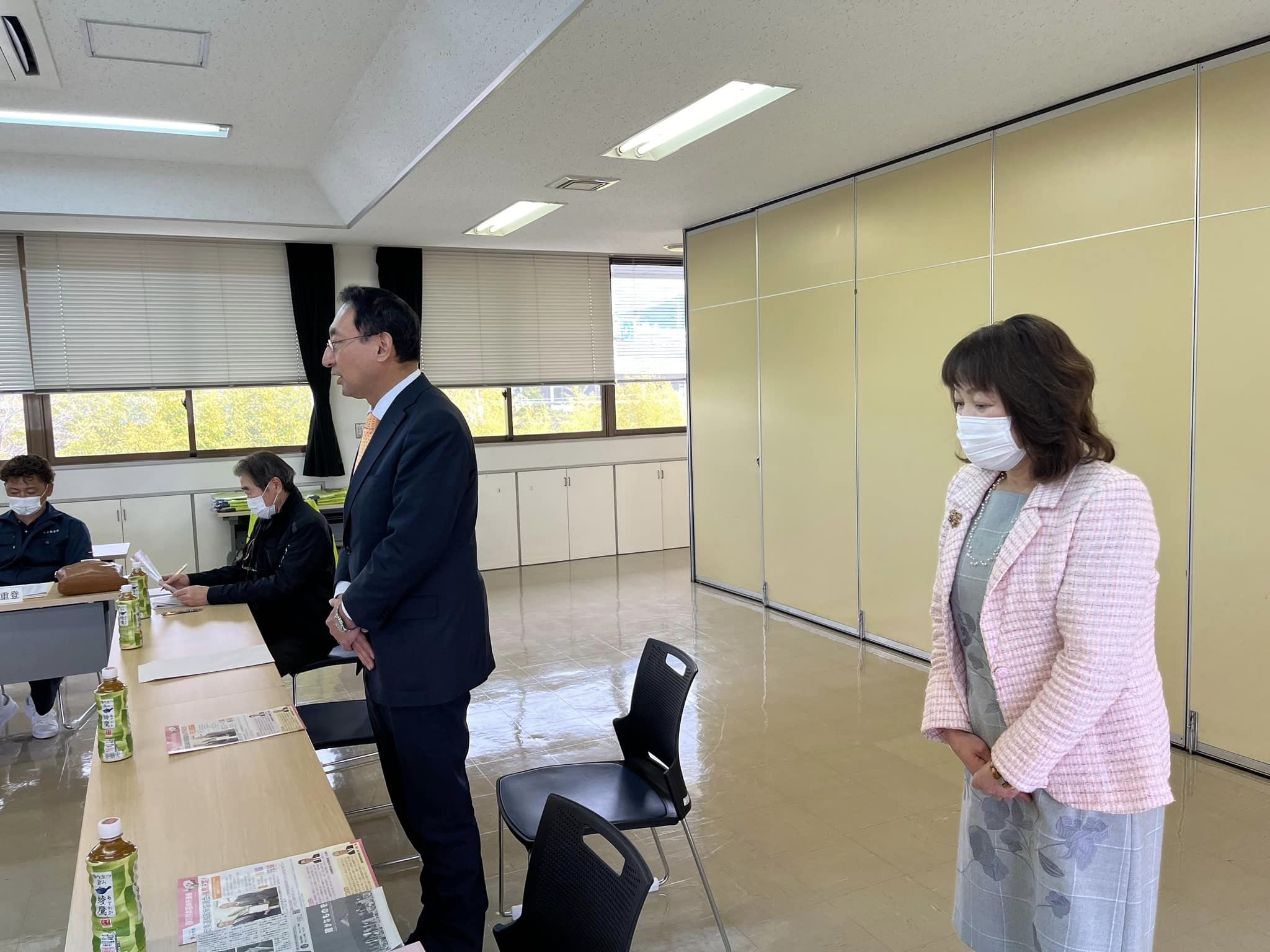 早川育子 県議と一緒に富士市を回り、県トラック協会富士支部でご挨拶