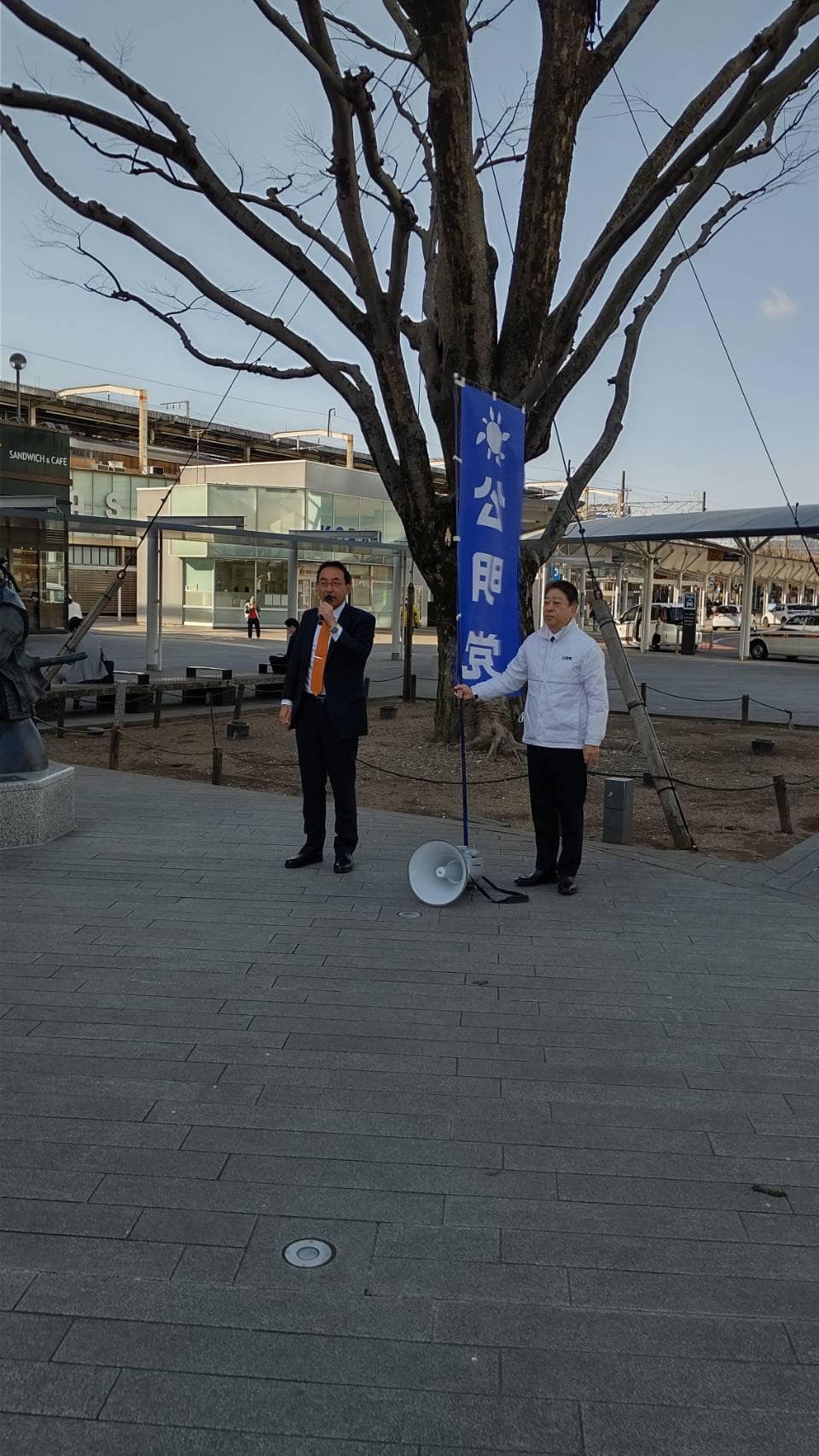 山本彰彦 県議と一緒に、月曜日恒例の静岡駅北口前での街頭演説